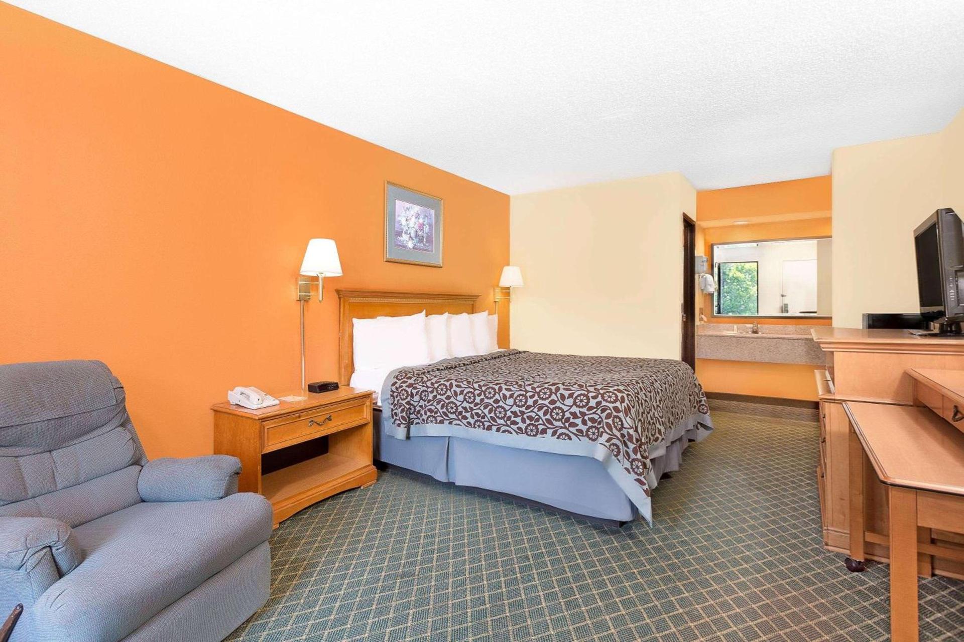 Days Inn by Wyndham Aiken - Interstate Hwy 20 photo 6