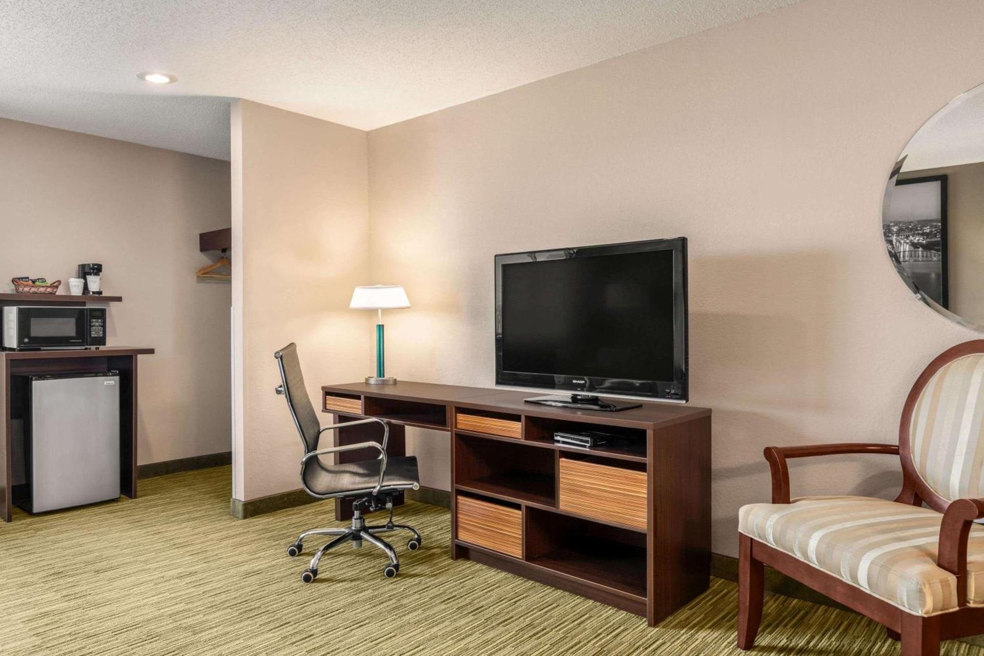 Super 8 by Wyndham Hanover photo 11