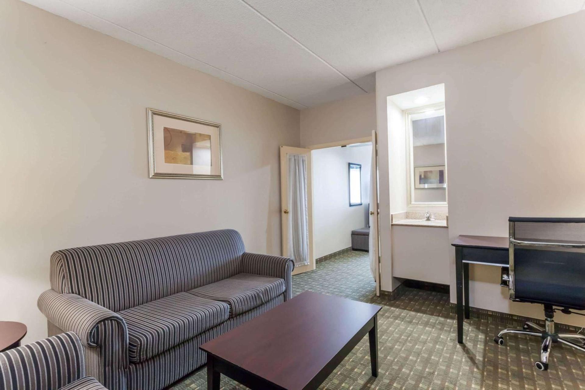 Ramada by Wyndham Newburgh/West Point photo 9