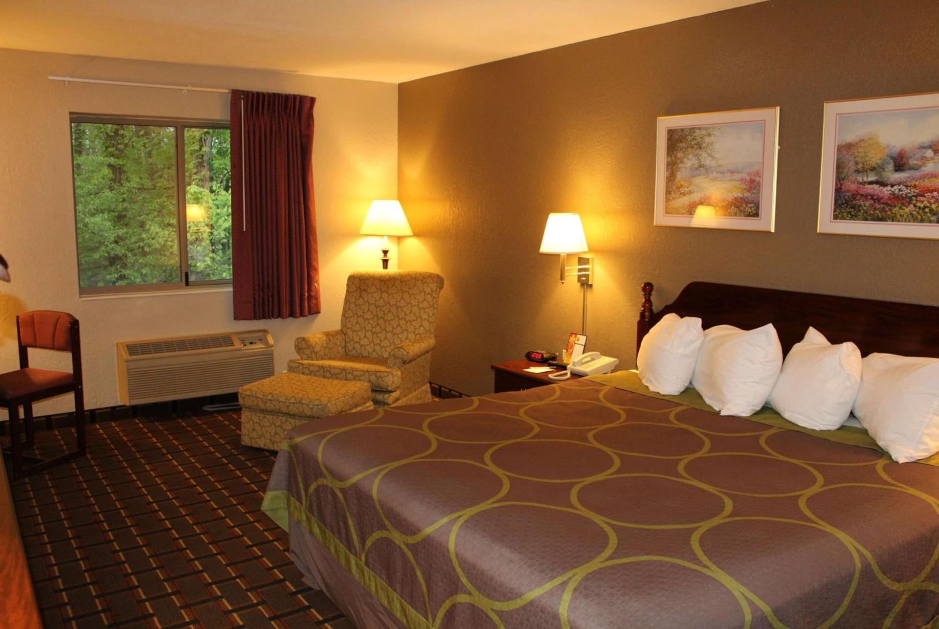 Super 8 by Wyndham Valparaiso photo 9