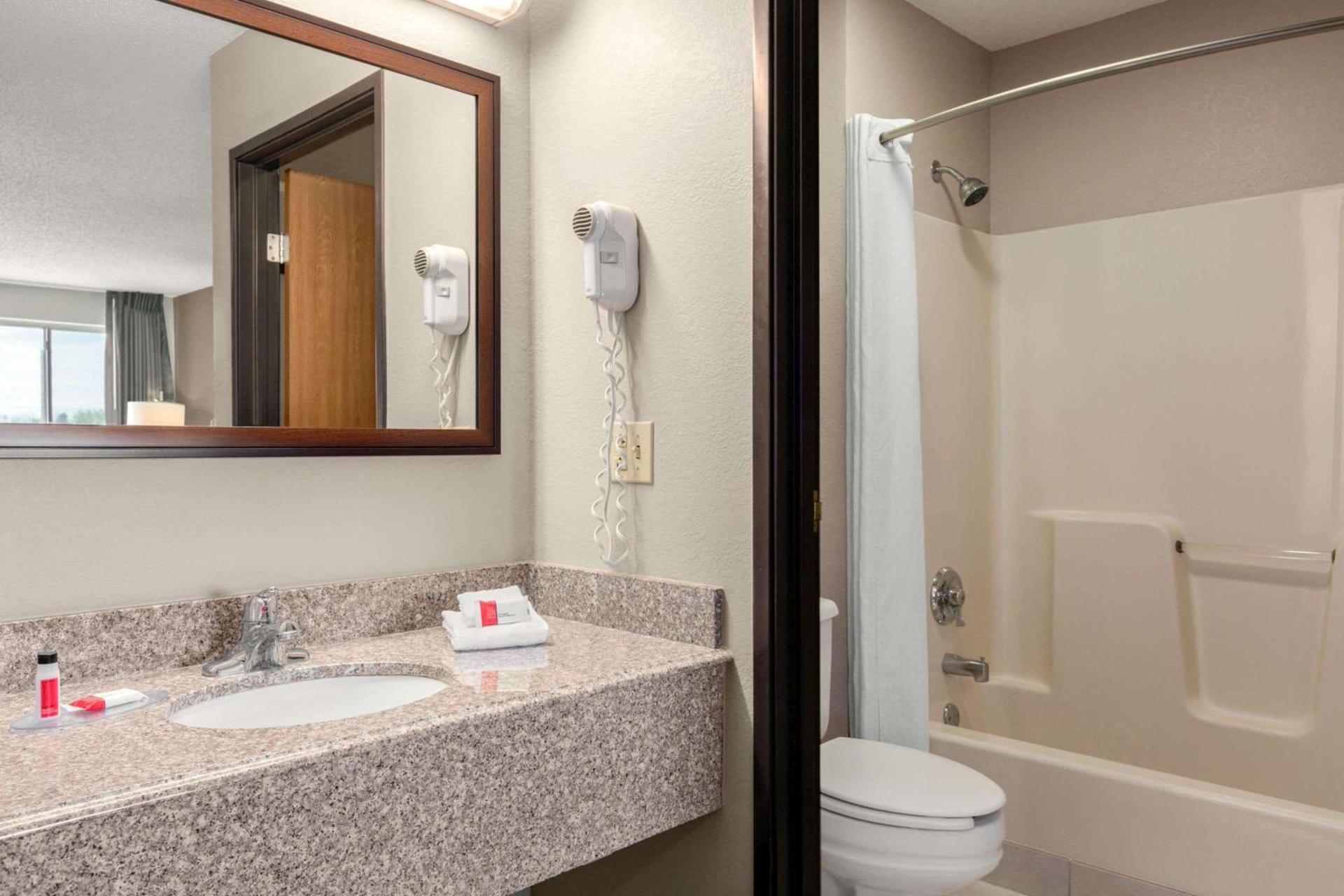 Super 8 by Wyndham Hanover photo 23