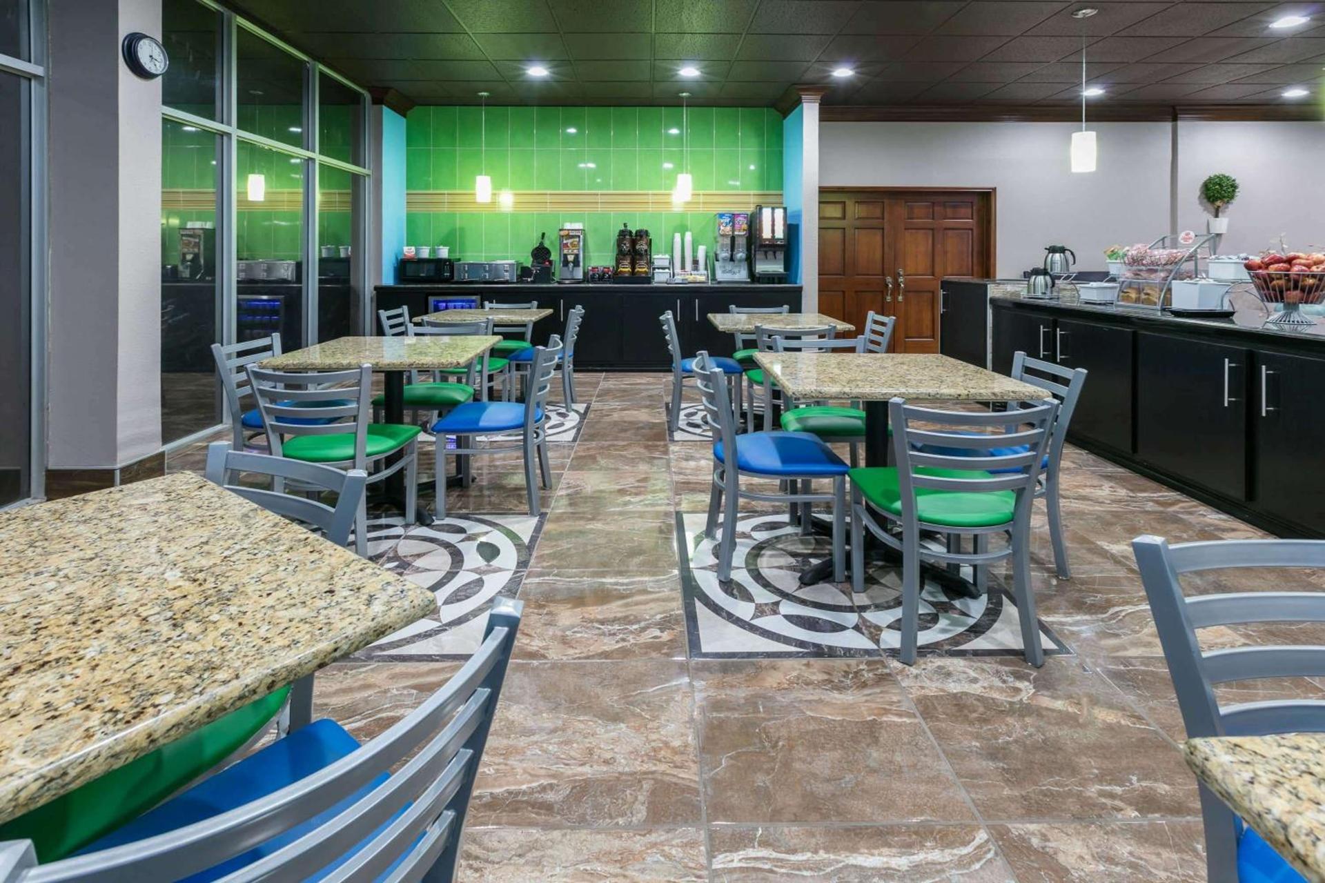 Super 8 by Wyndham Ft Stockton photo 20