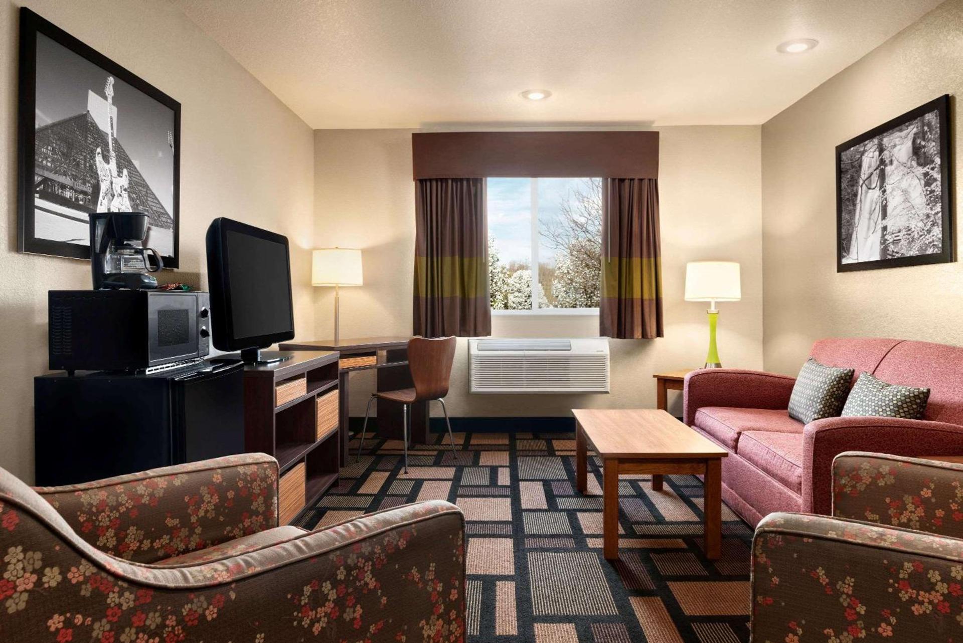 Super 8 by Wyndham Akron S/Green/Uniontown OH photo 22