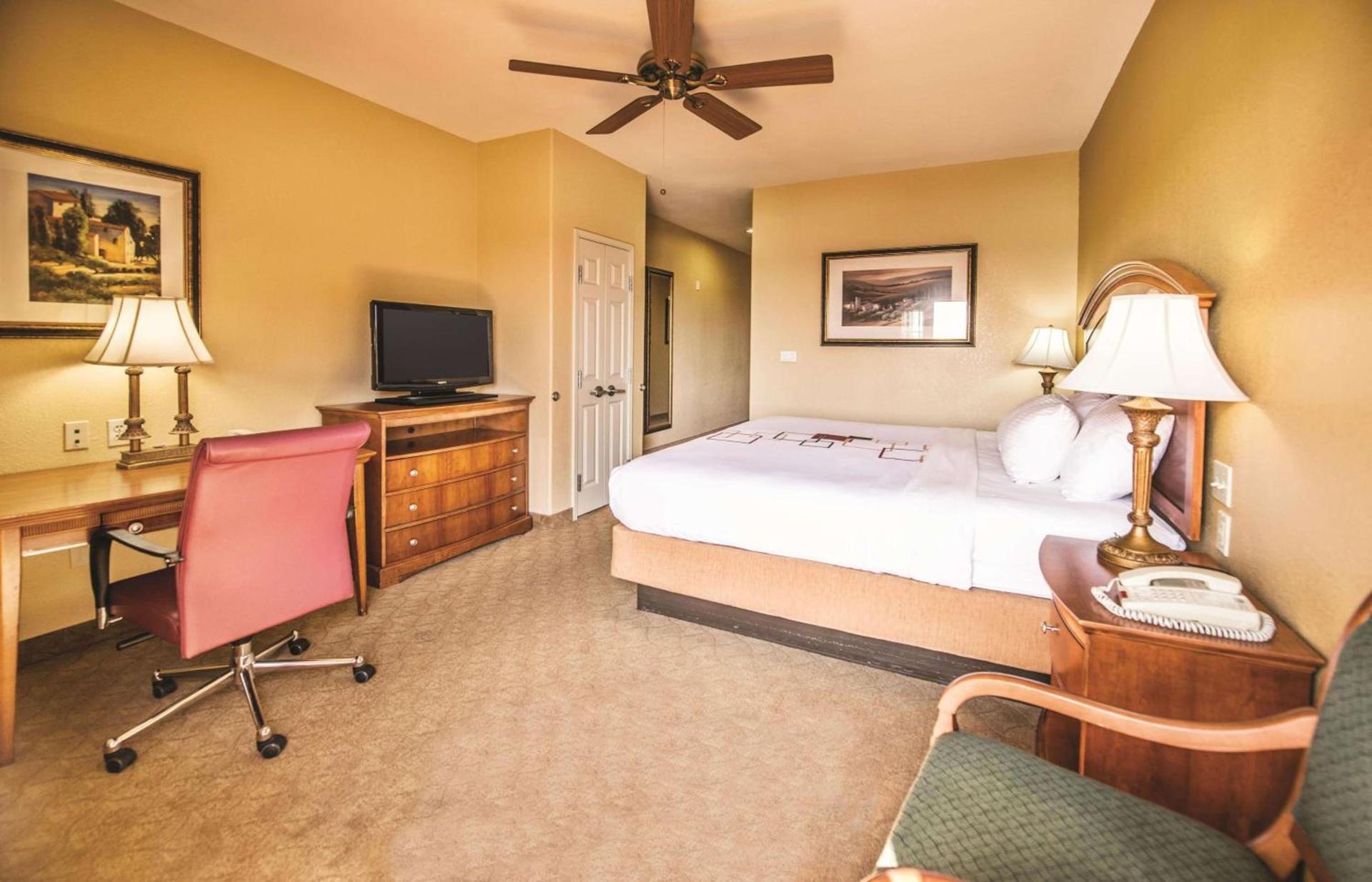La Quinta by Wyndham Marble Falls photo 39