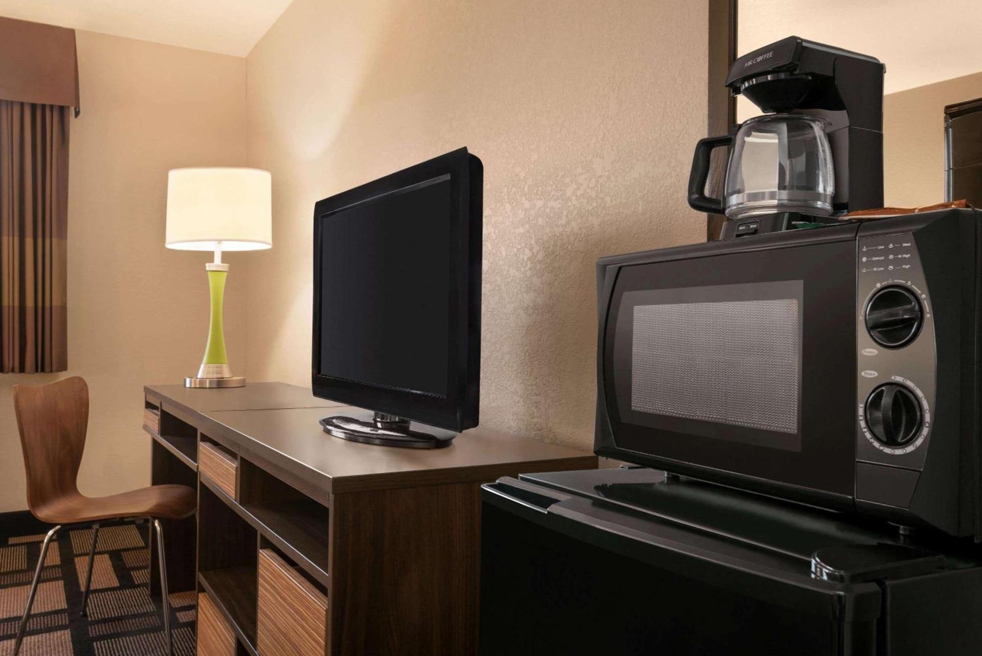 Super 8 by Wyndham Akron S/Green/Uniontown OH photo 17