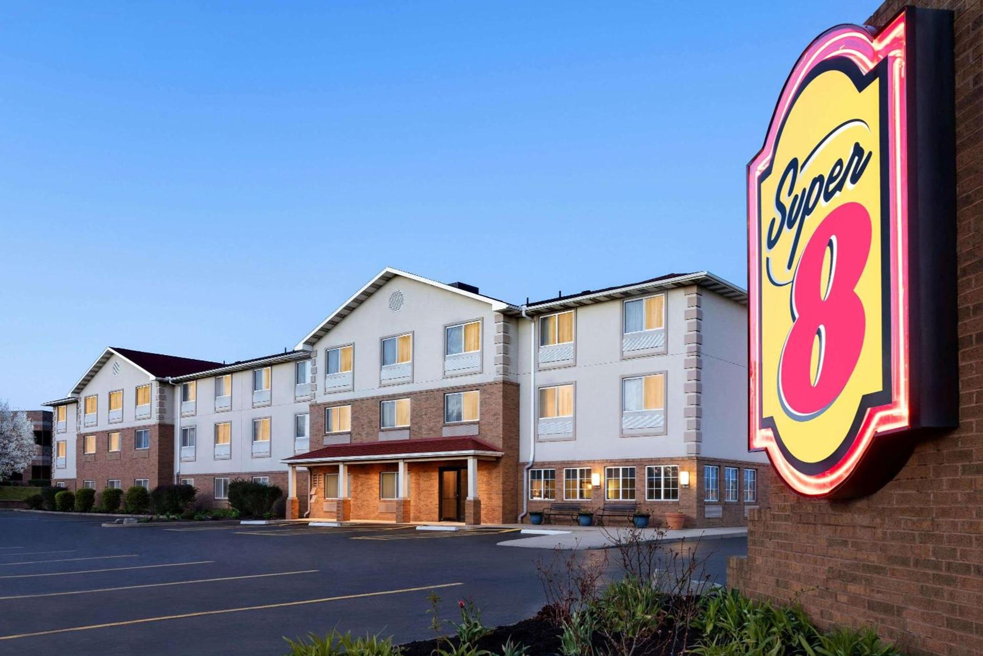 Super 8 by Wyndham Akron S/Green/Uniontown OH photo 4