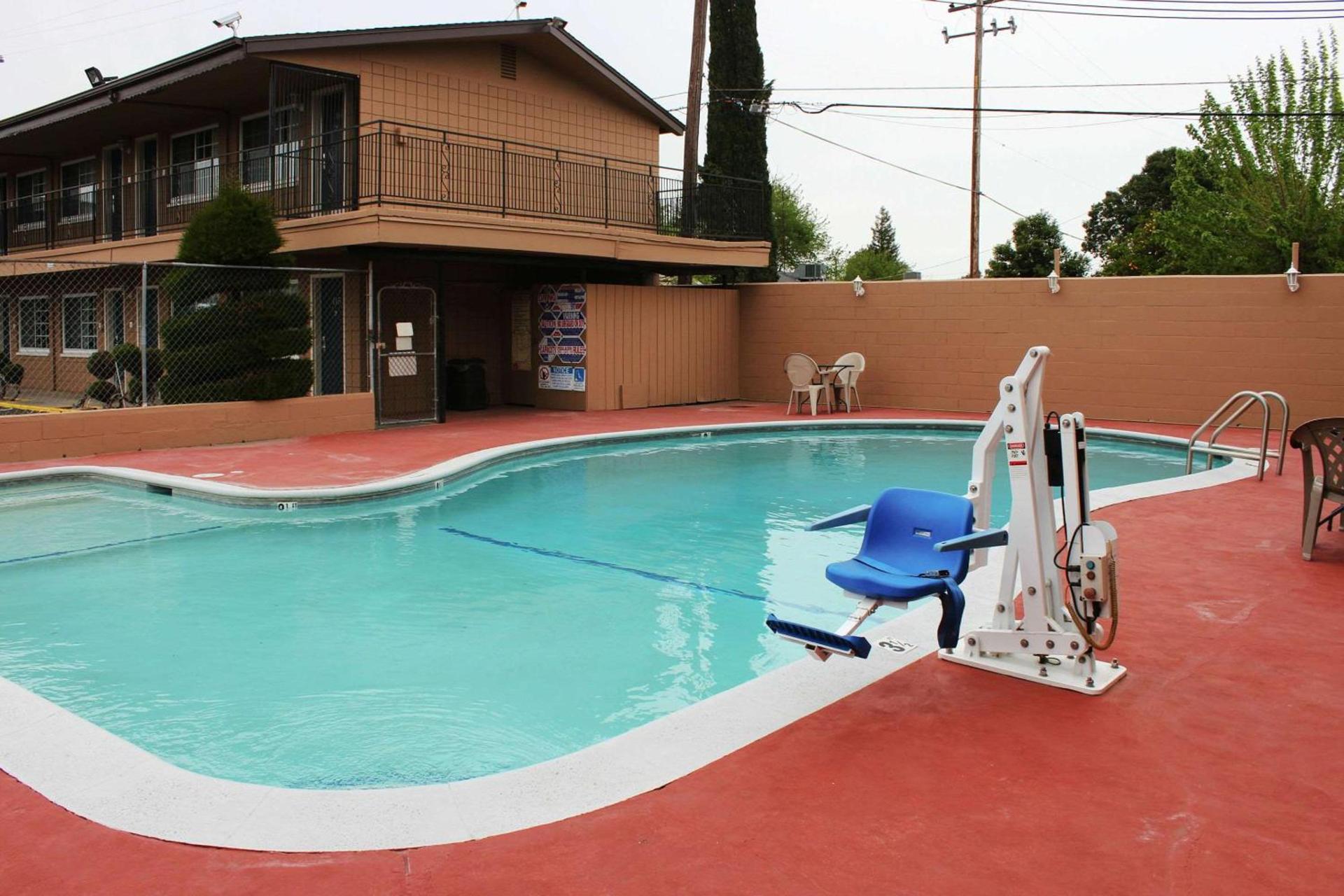 Rodeway Inn Near University-Gateway to Yosemite photo 6