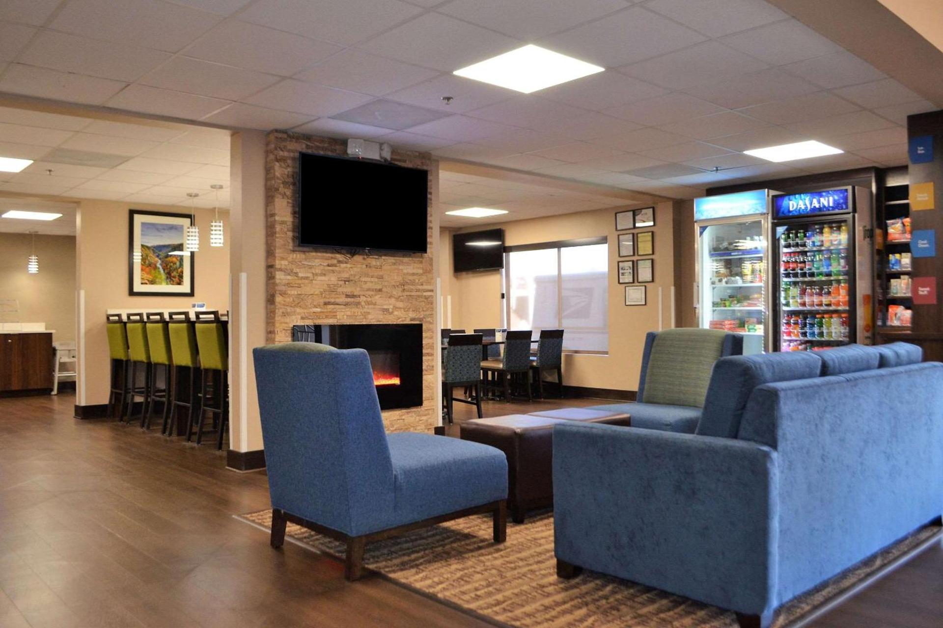 Comfort Suites Northside Hospital Gwinnett photo 16