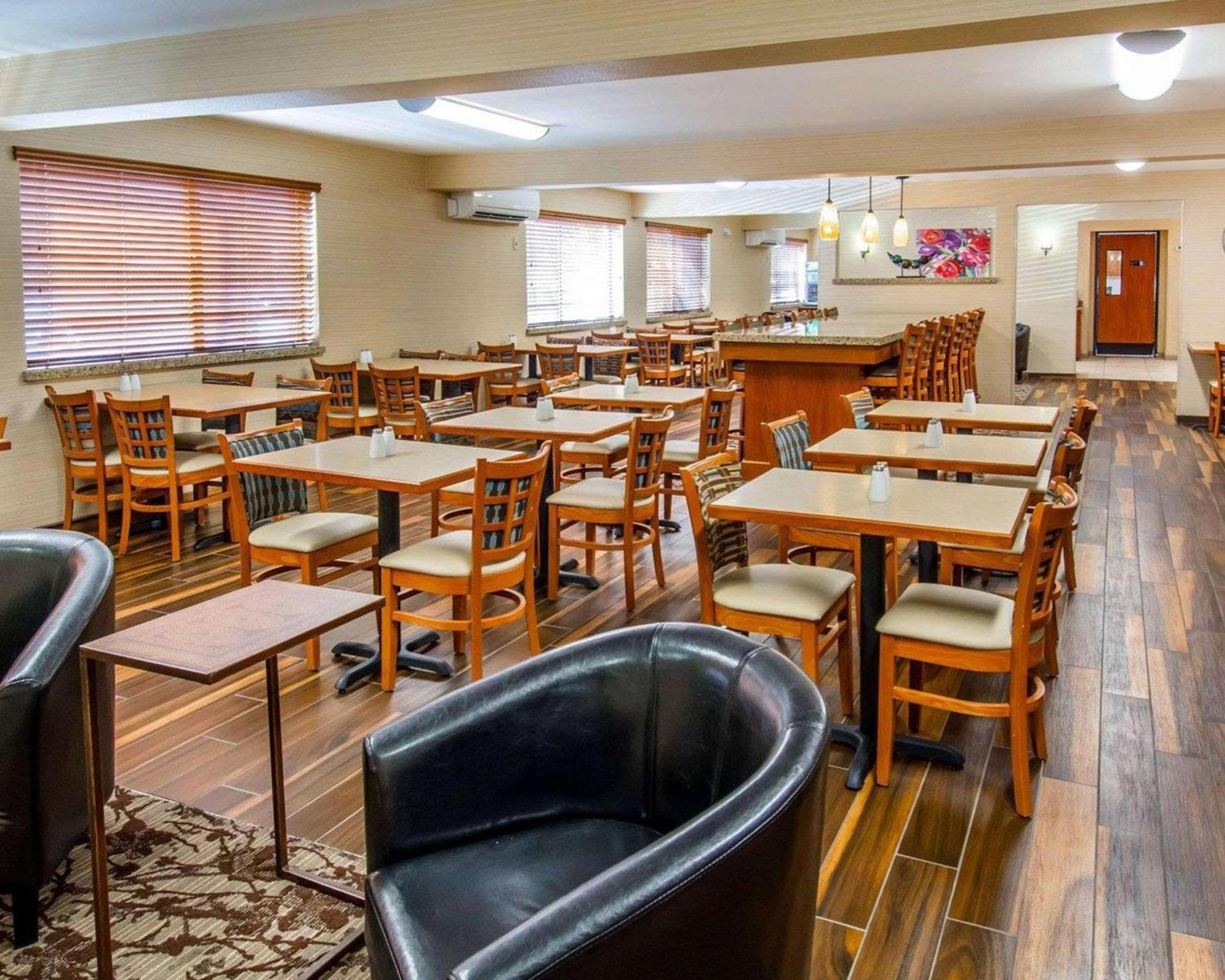 Quality Inn Oakwood photo 33