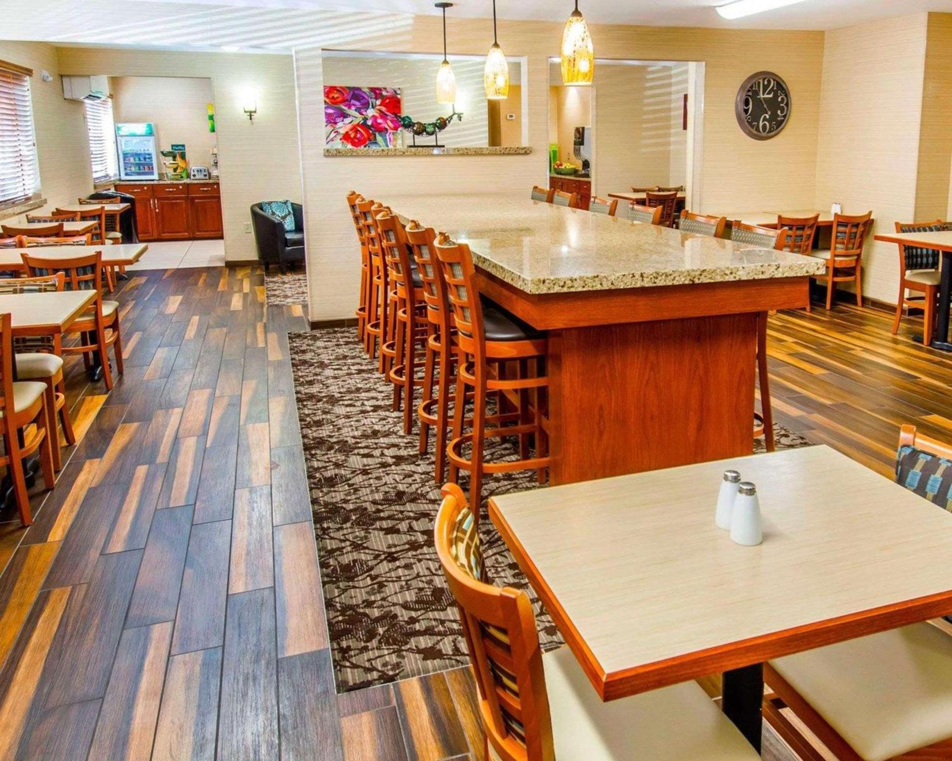 Quality Inn Oakwood photo 32