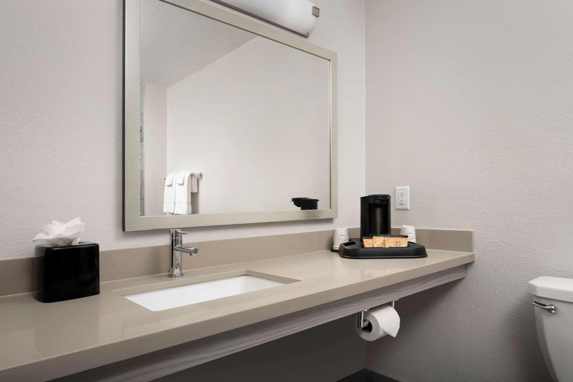 Quality Inn Atlantic Beach-Mayo Clinic Jax Area photo 25
