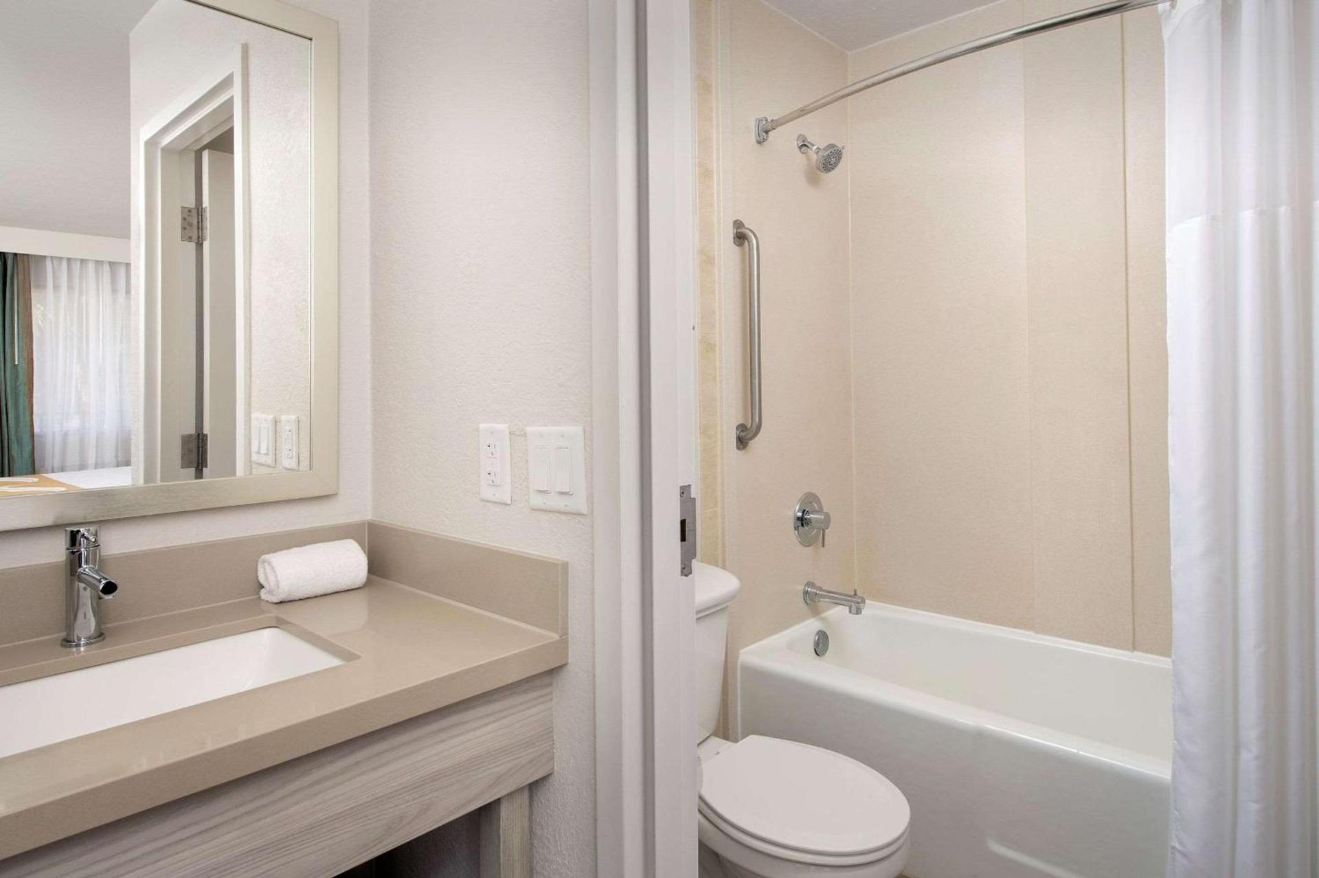 Quality Inn Atlantic Beach-Mayo Clinic Jax Area photo 33
