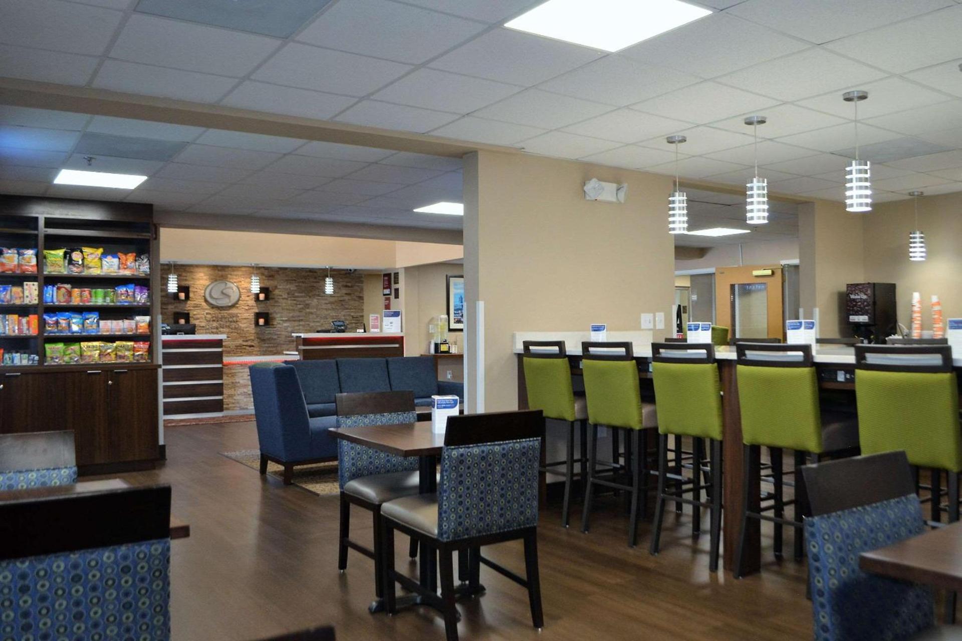 Comfort Suites Northside Hospital Gwinnett photo 18