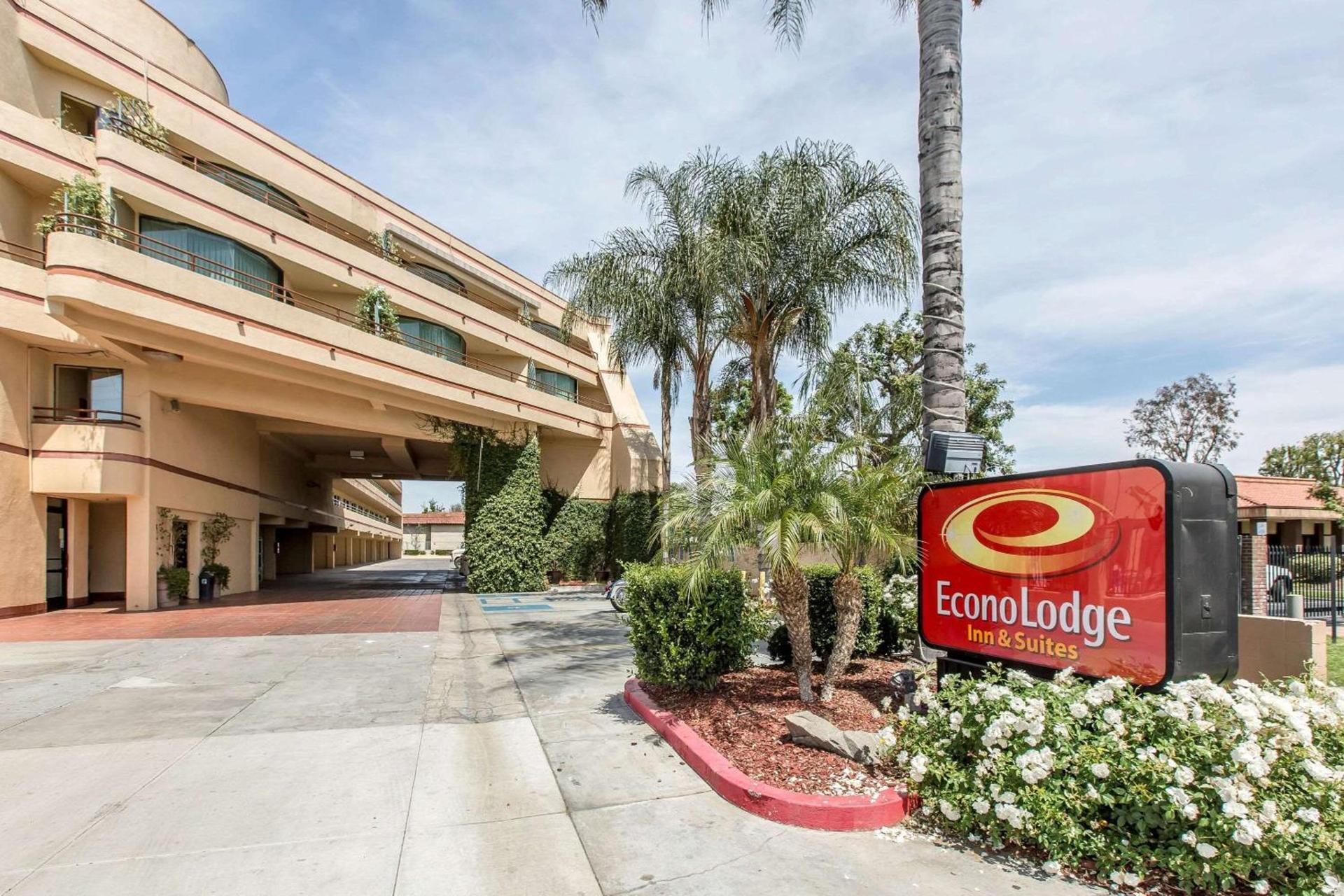 Econo Lodge Inn & Suites Riverside - Corona photo 1