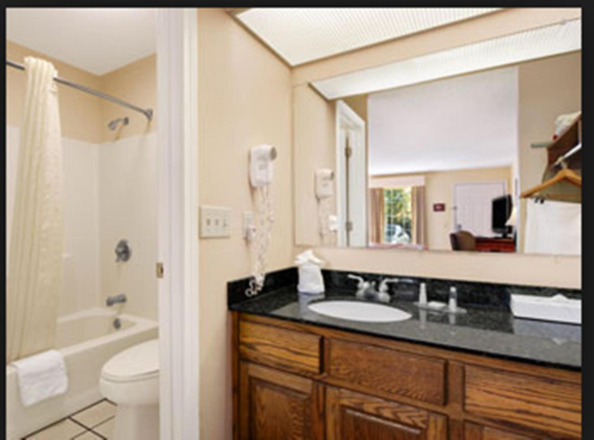 Baymont by Wyndham Warner Robins photo 57