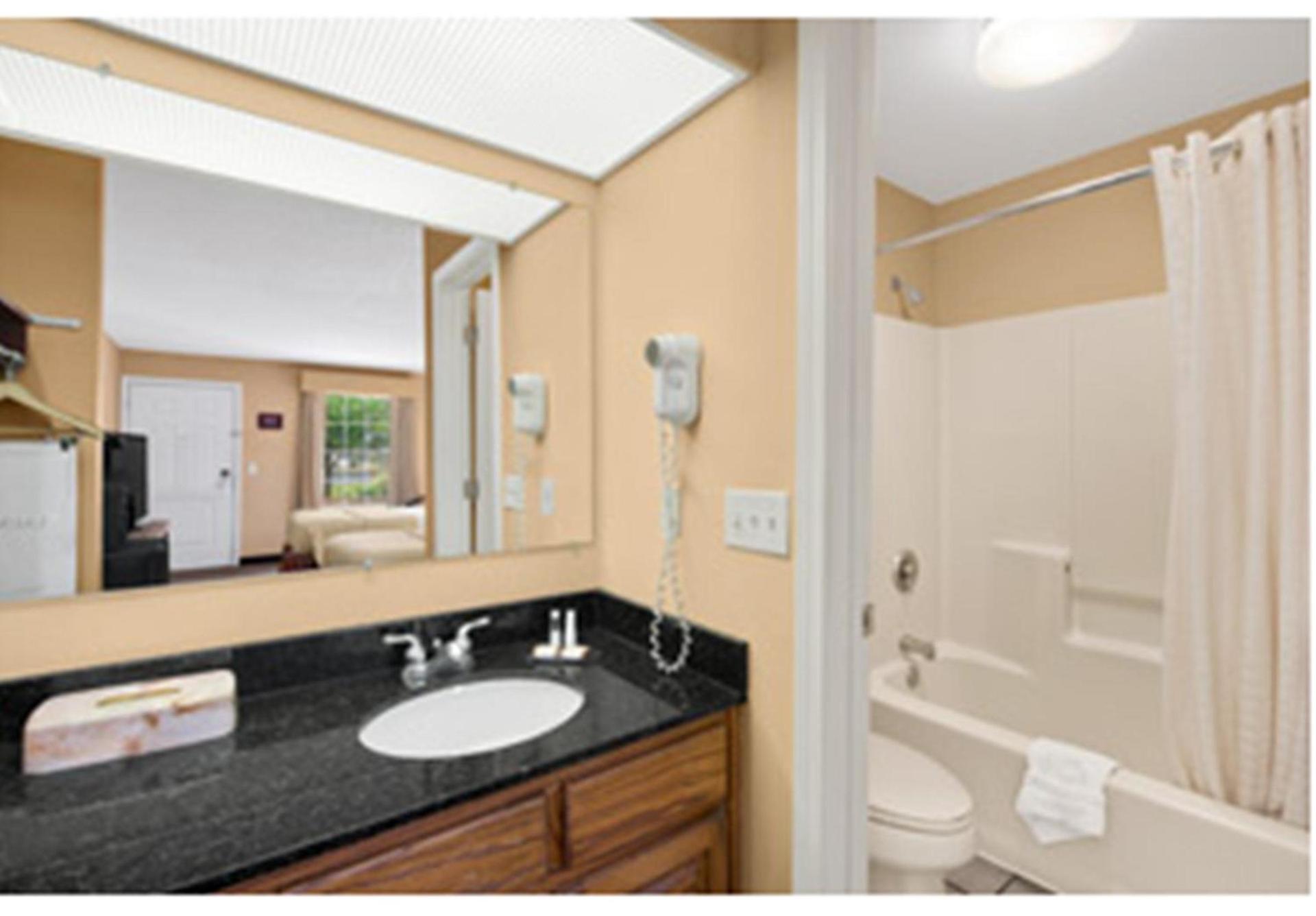 Baymont by Wyndham Warner Robins photo 58