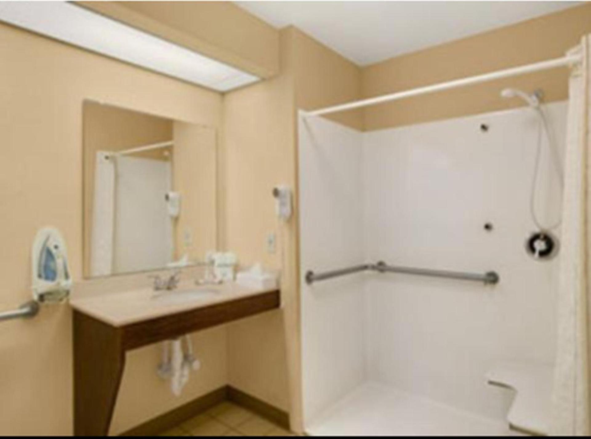 Baymont by Wyndham Warner Robins photo 64