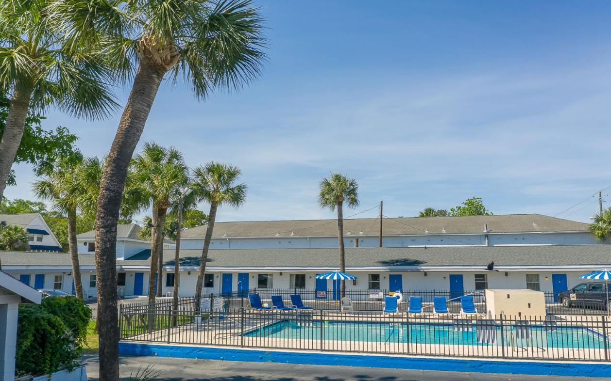 Royal Palms Motel photo 4