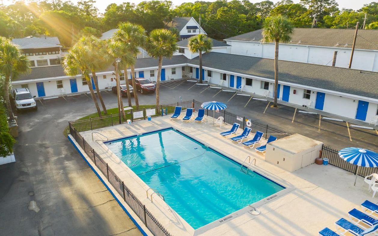 Royal Palms Motel photo 2