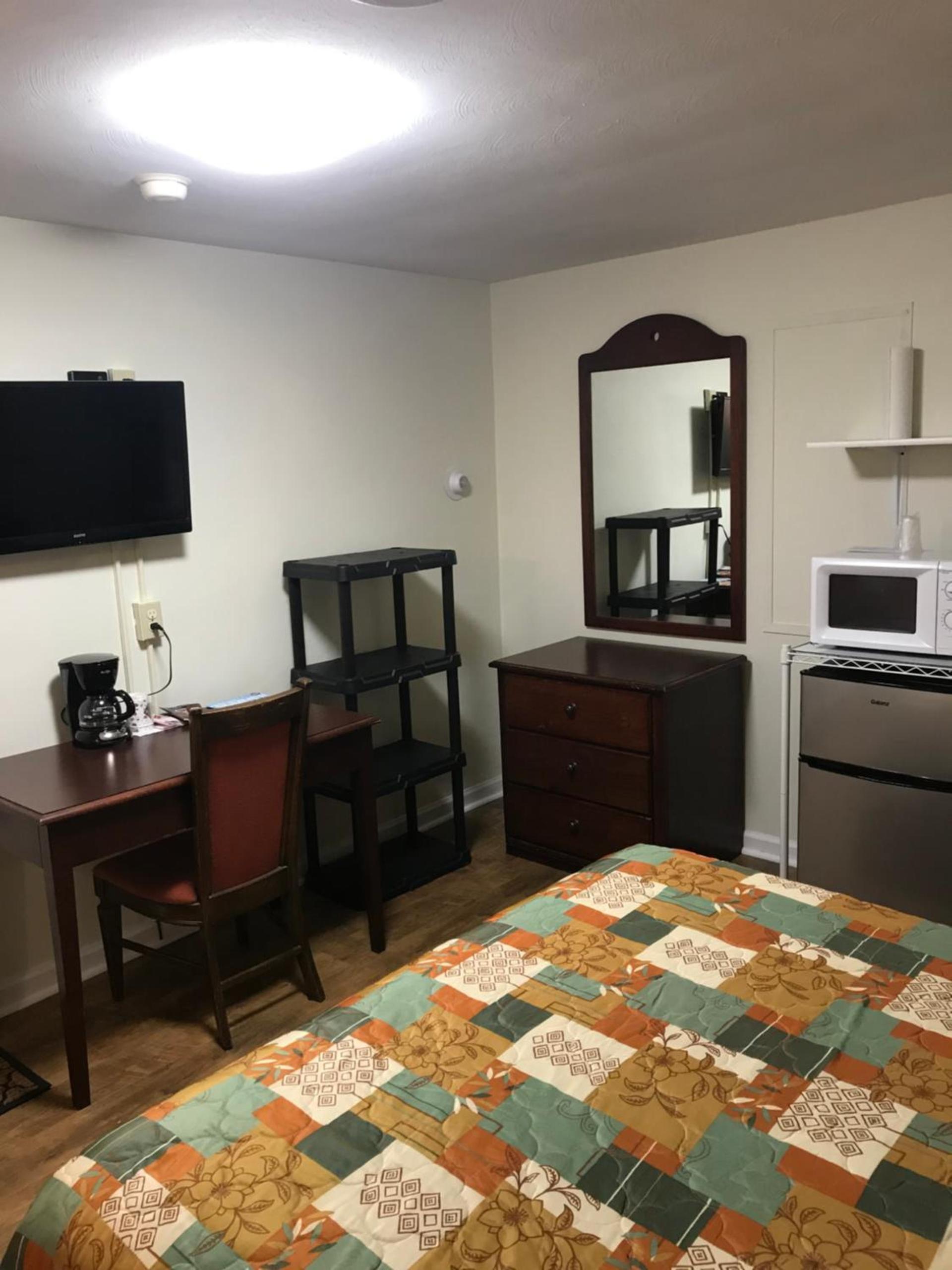Evergreen Motel photo 42
