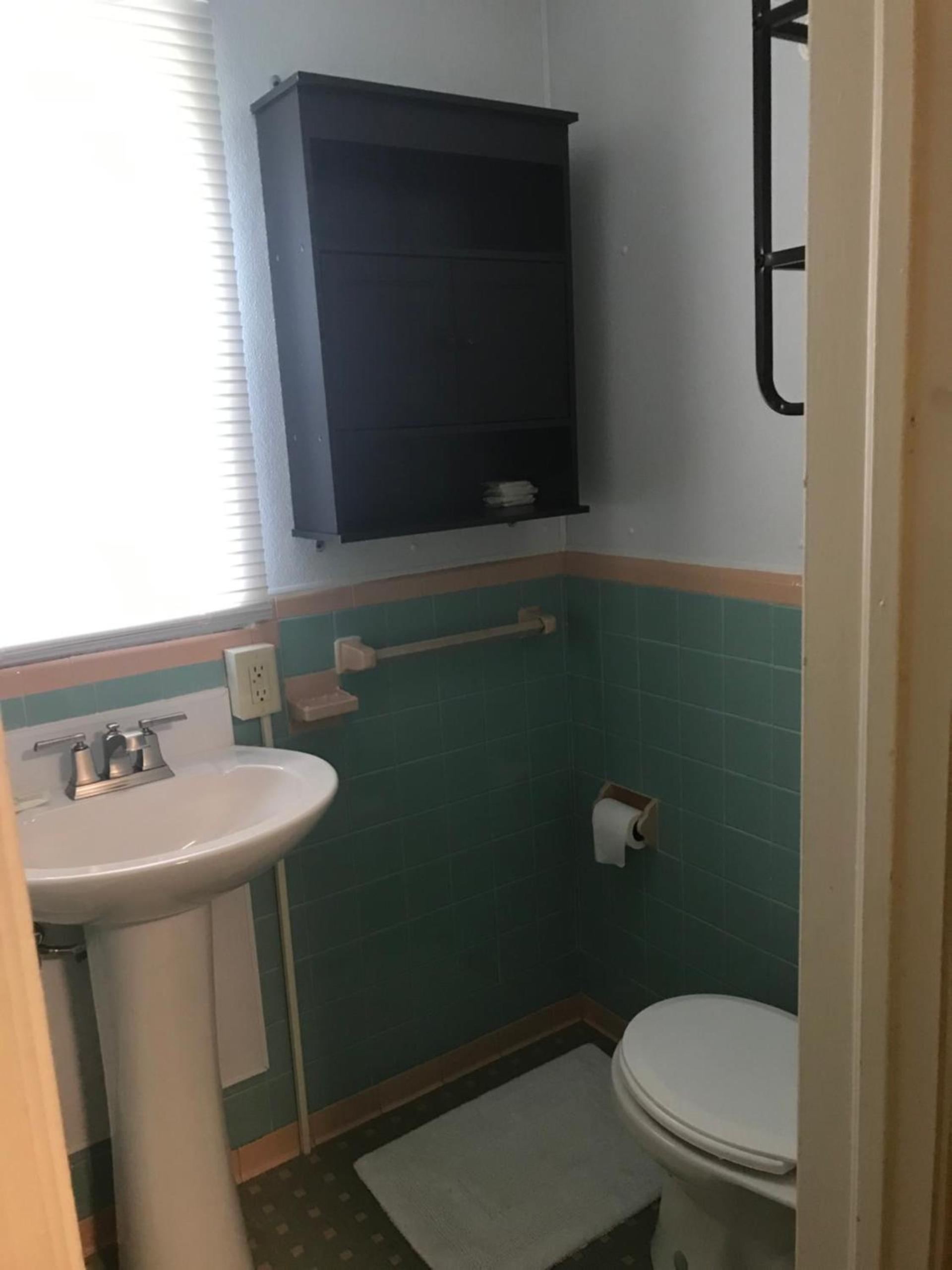 Evergreen Motel photo 41