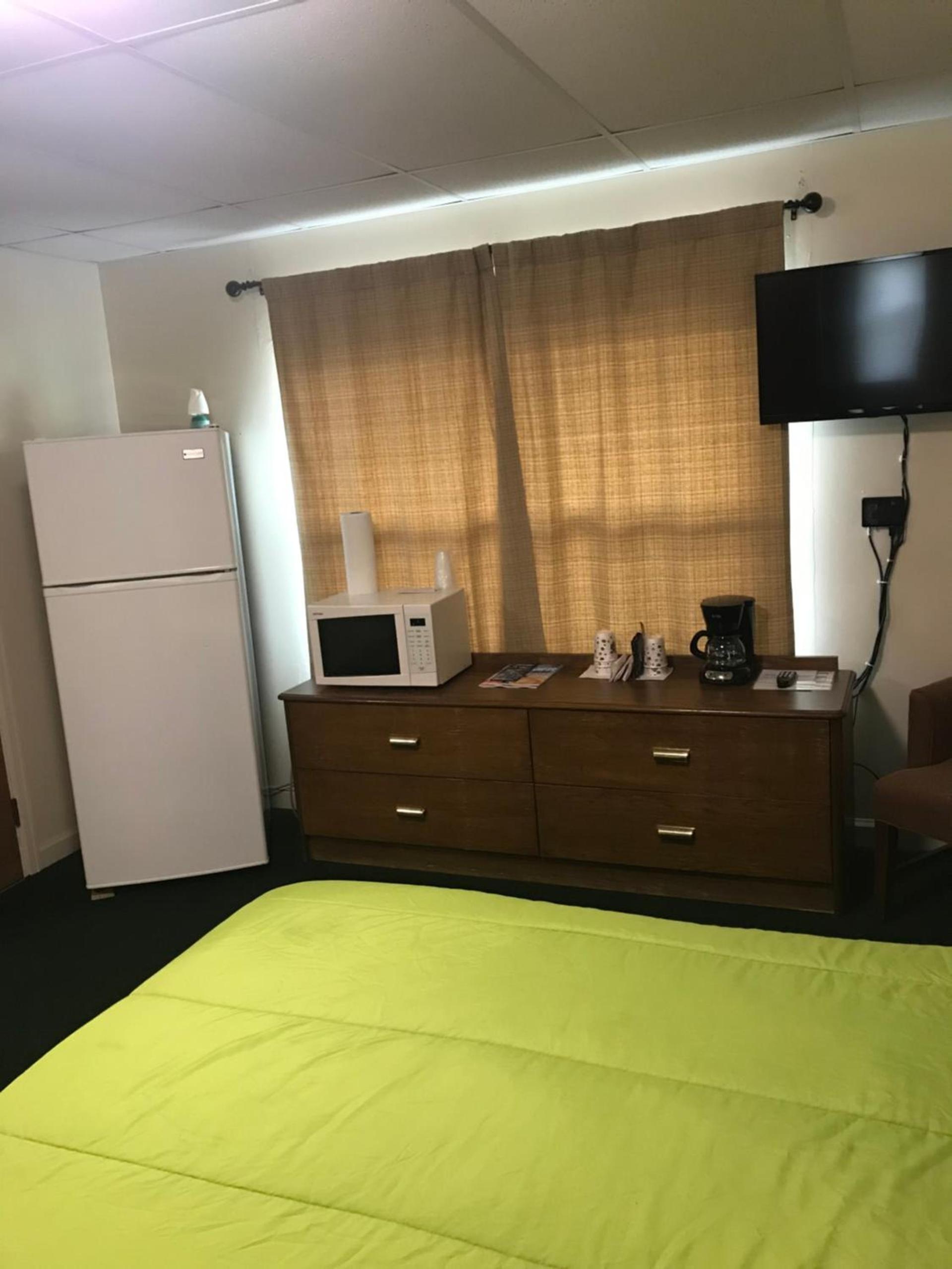 Evergreen Motel photo 39
