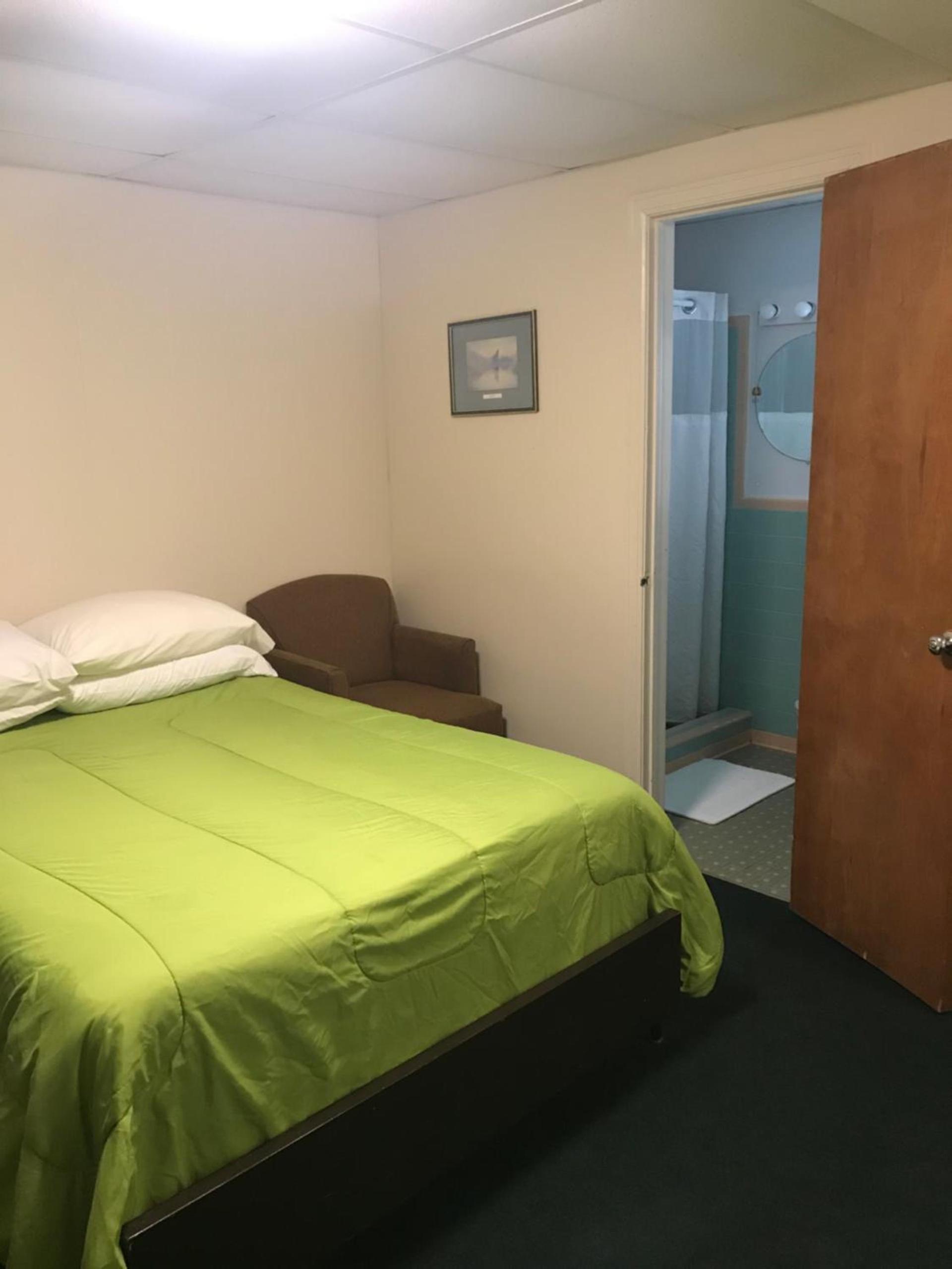 Evergreen Motel photo 51