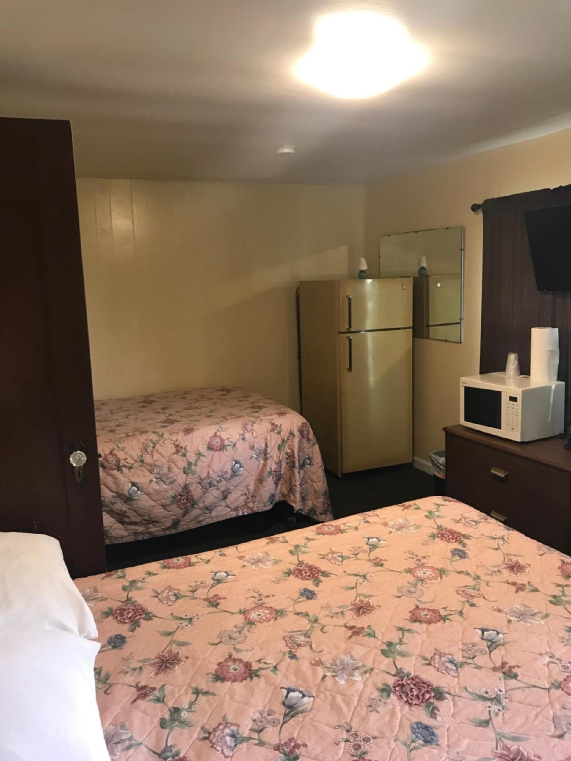 Evergreen Motel photo 34
