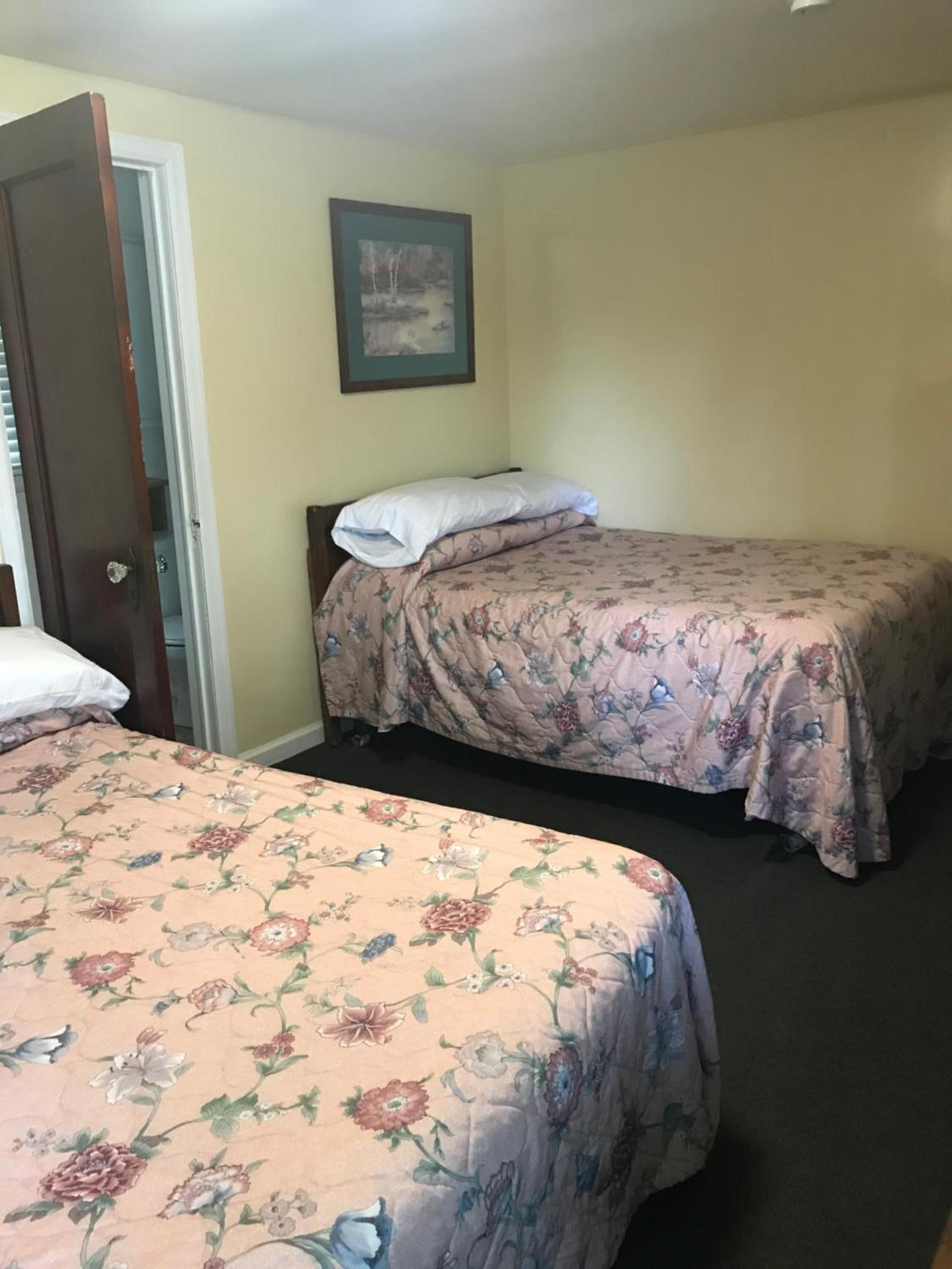 Evergreen Motel photo 49