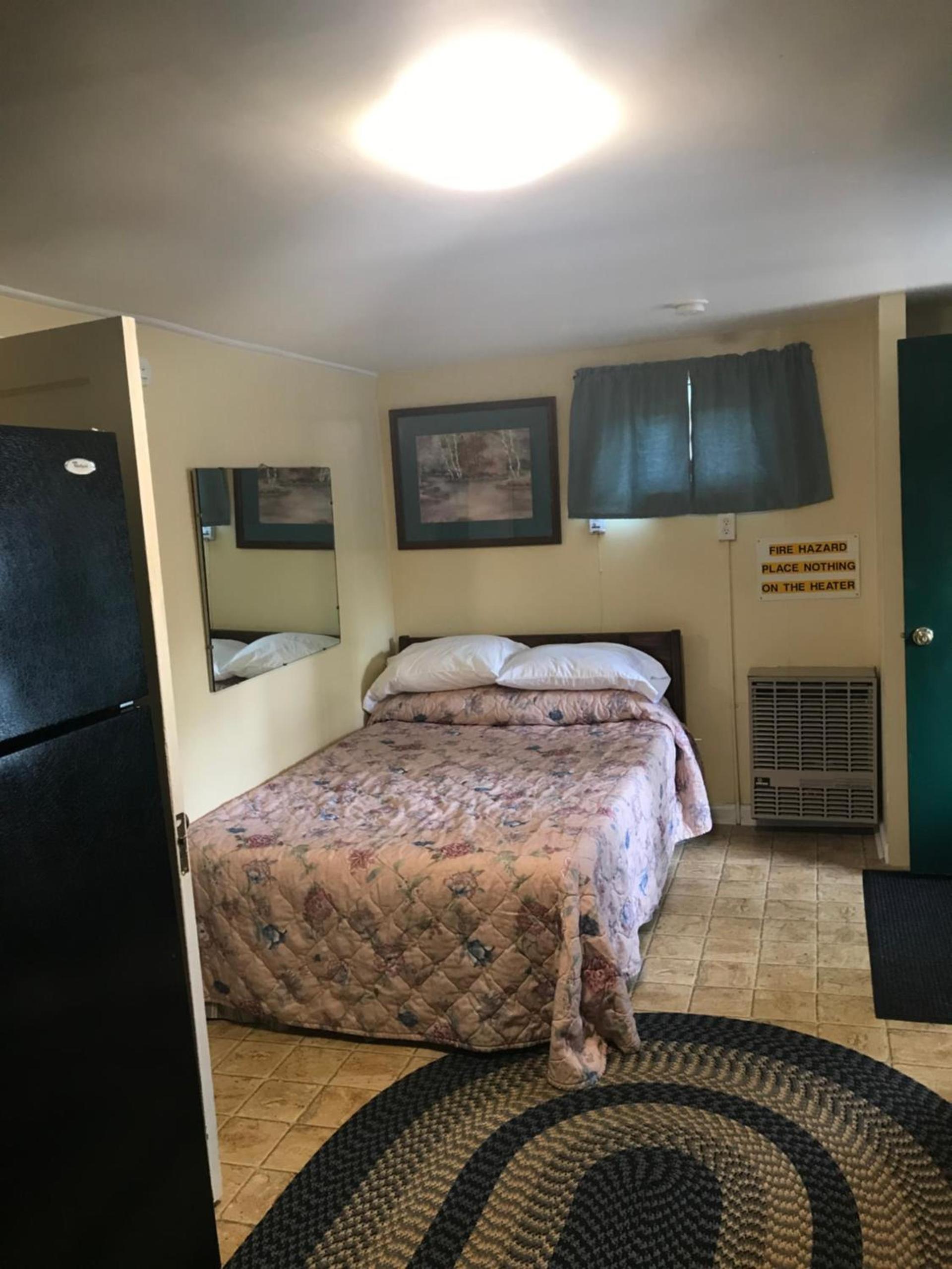 Evergreen Motel photo 45