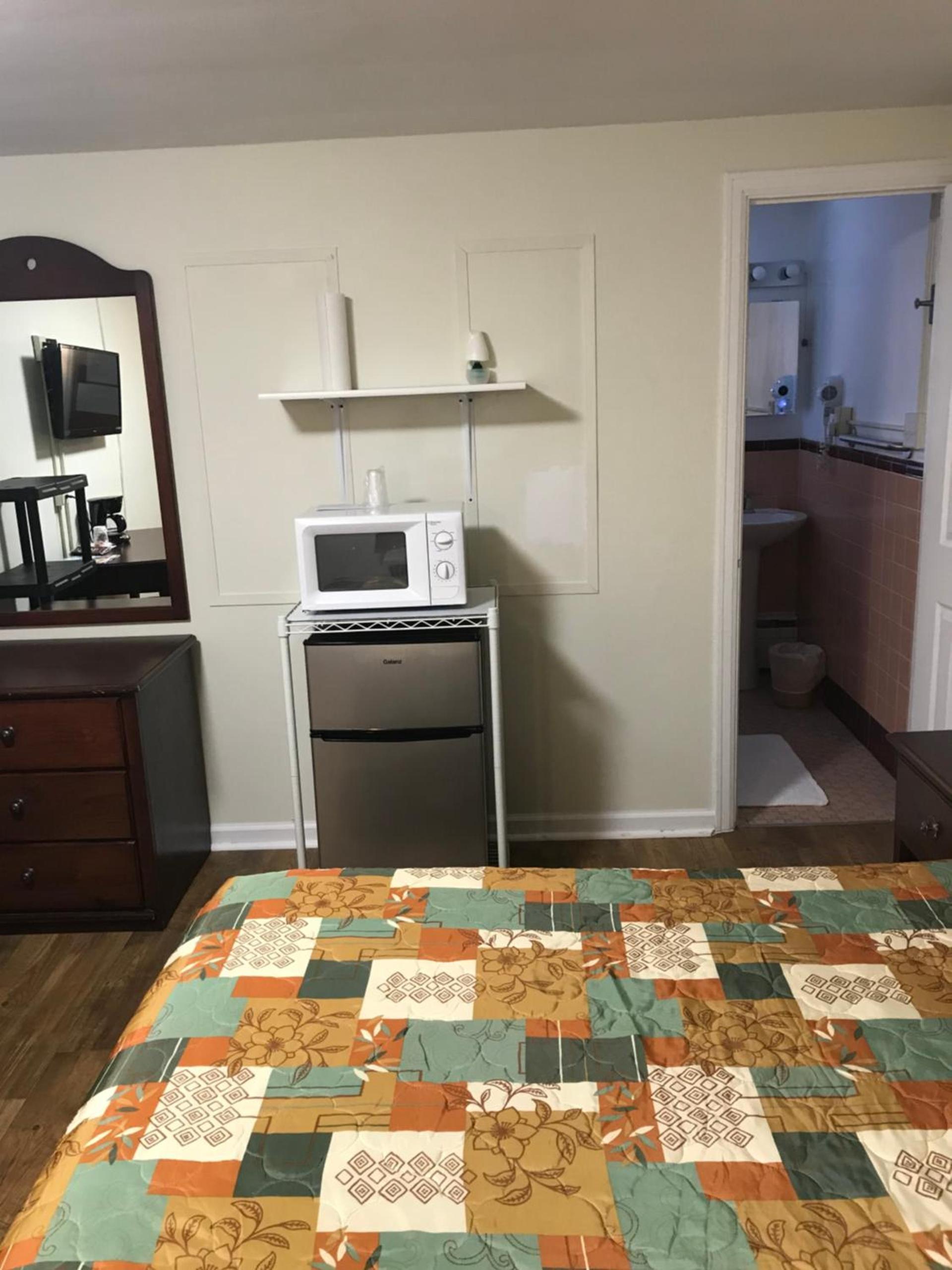 Evergreen Motel photo 32