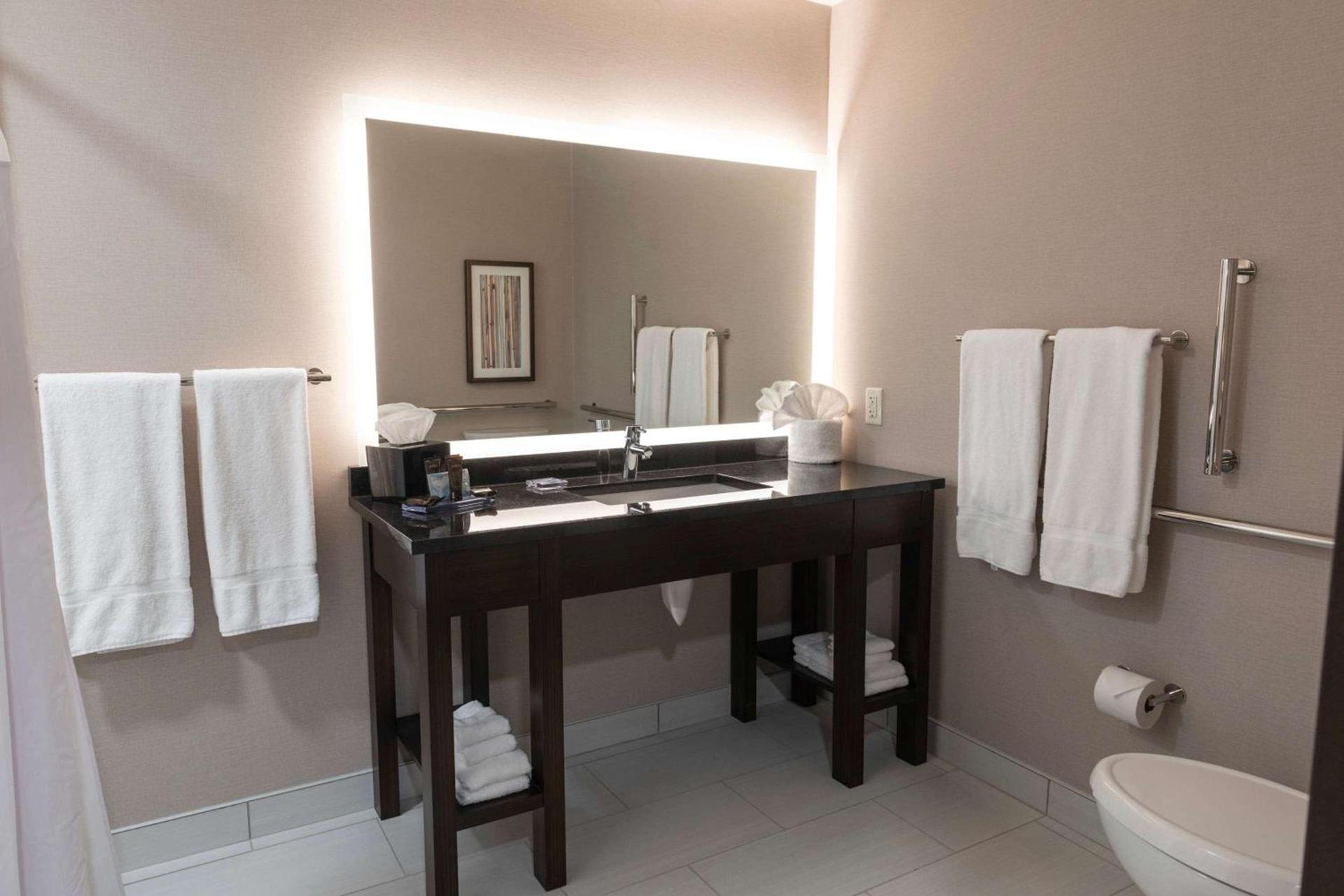 Wingate by Wyndham Angola photo 68