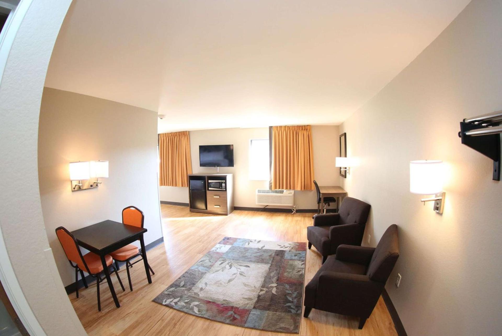 Super 8 by Wyndham Portsmouth photo 11