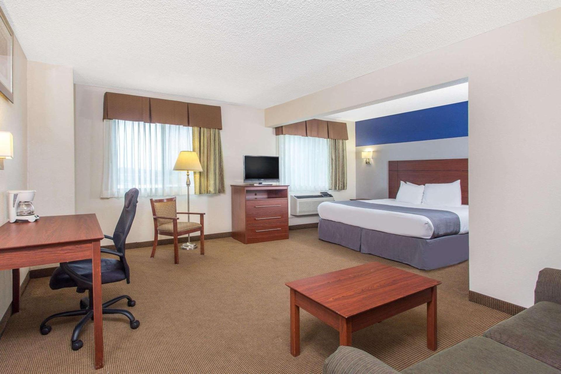Baymont by Wyndham Dubuque photo 61