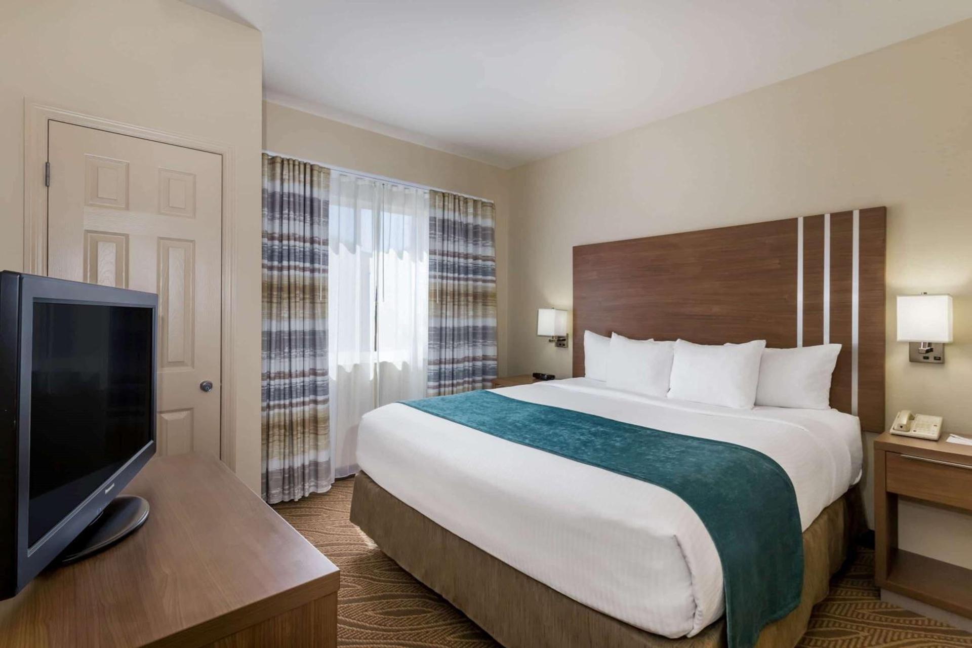 Hawthorn Extended Stay by Wyndham Naples photo 8