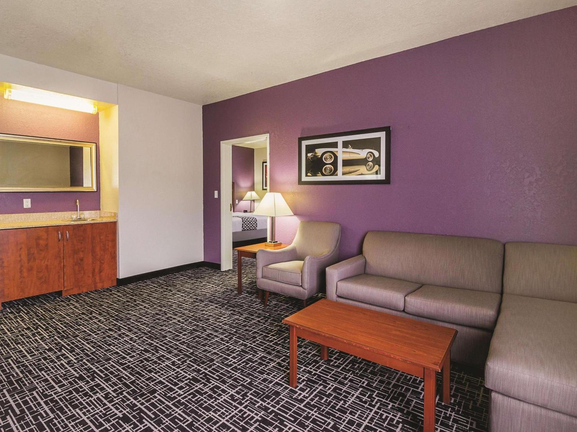 La Quinta by Wyndham Bowling Green photo 44