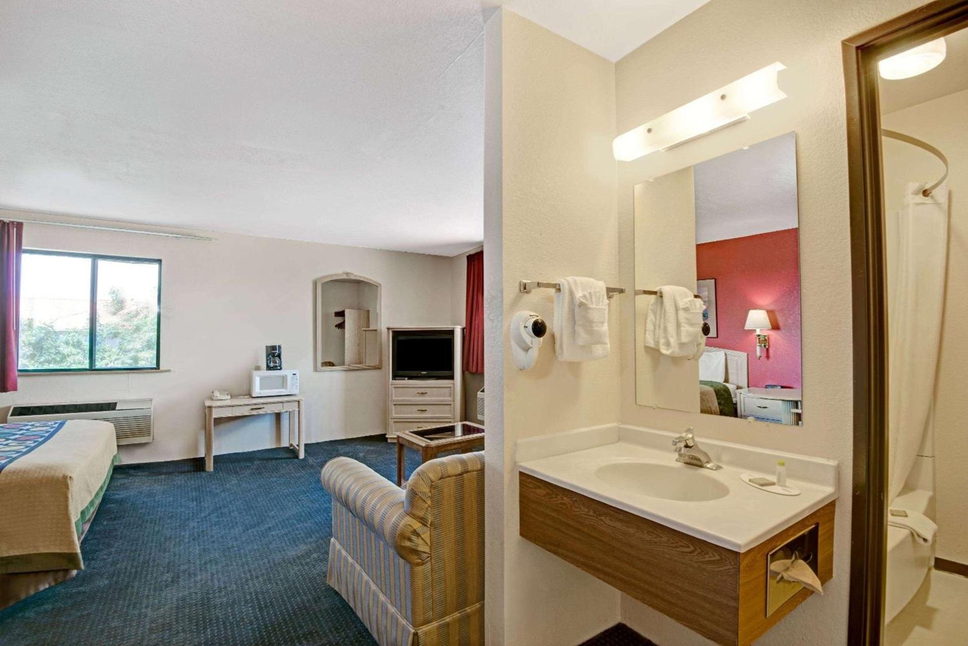 Garner Hotel Albuquerque West by IHG photo 13