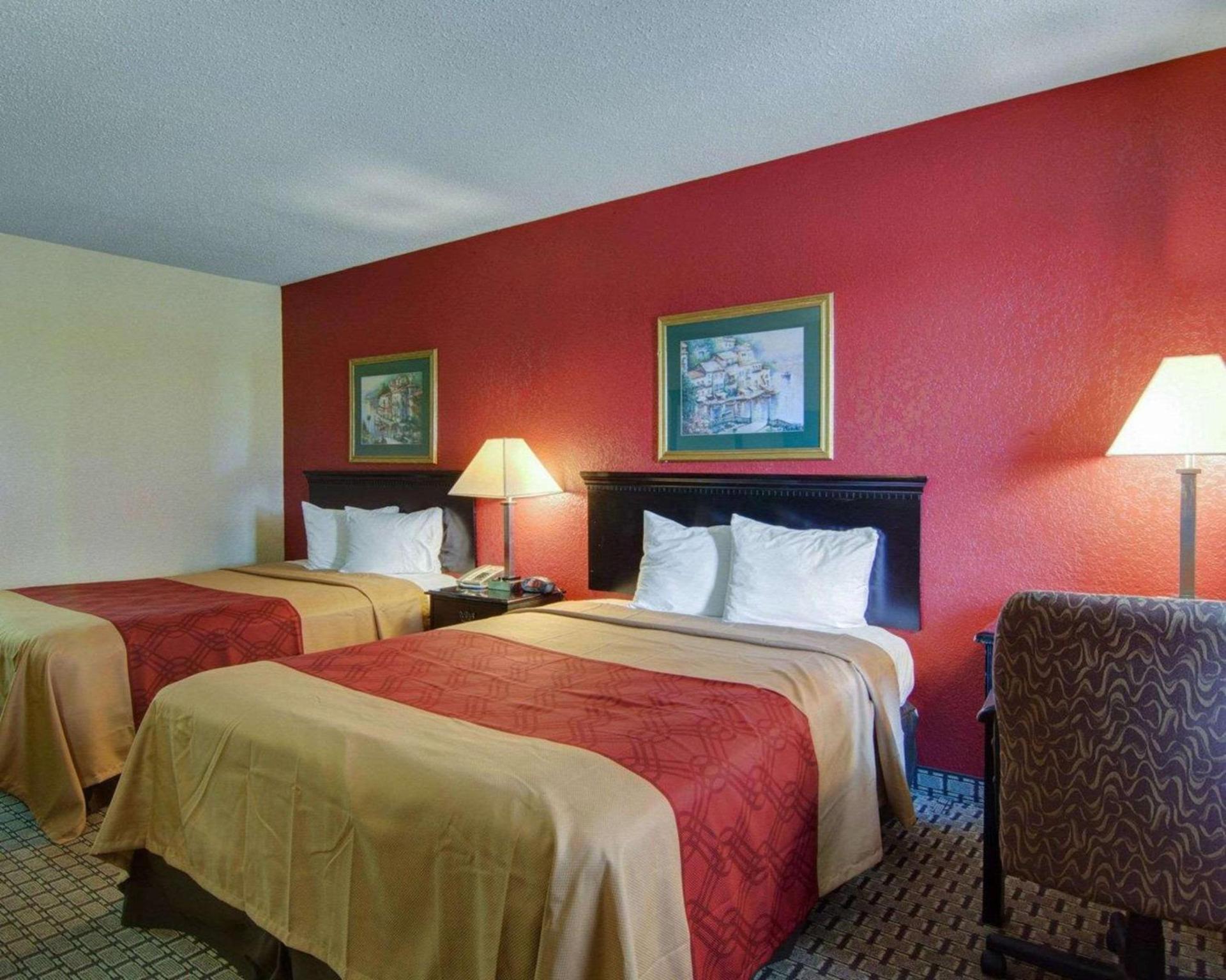 Econo Lodge Pine Bluff photo 16