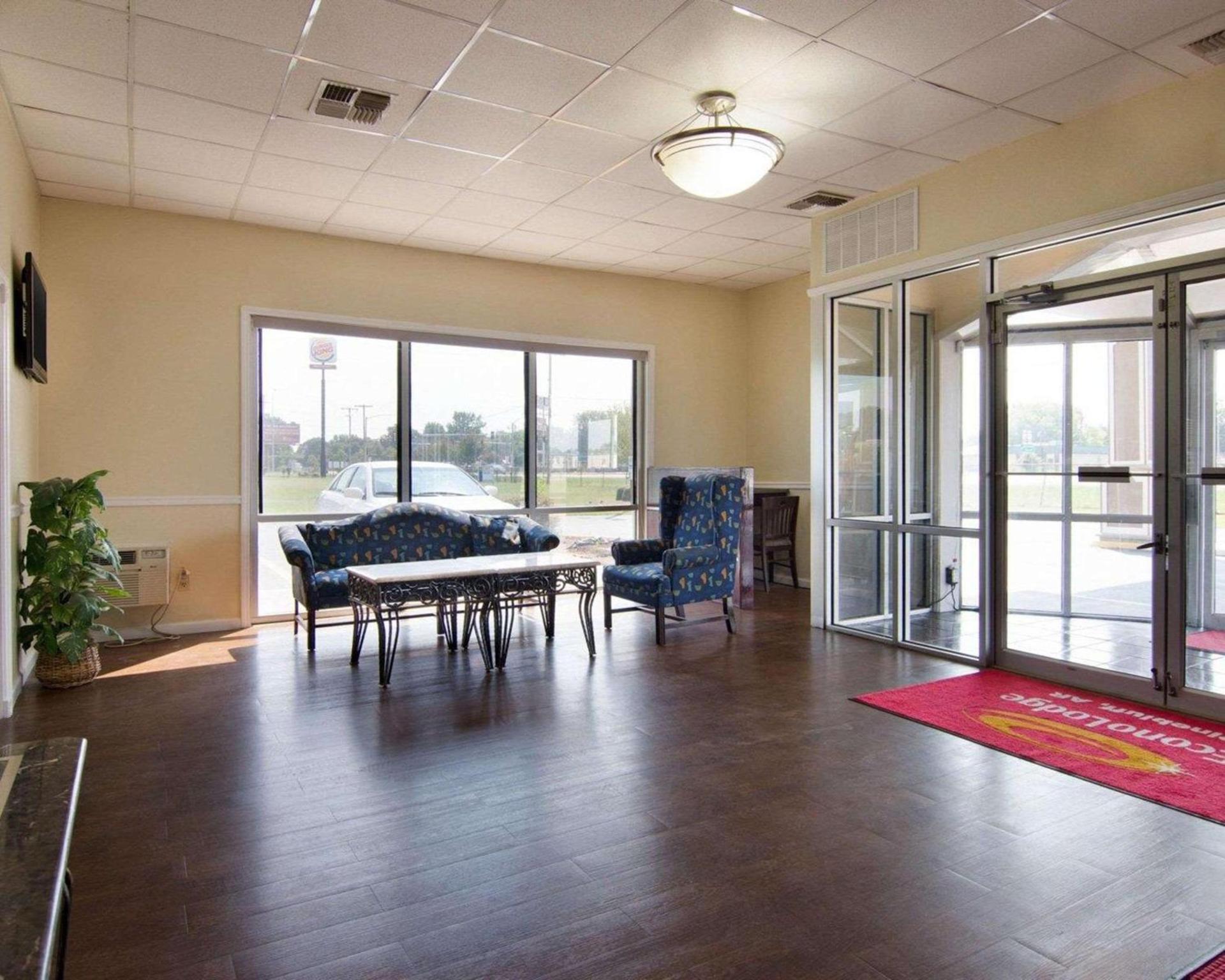 Econo Lodge Pine Bluff photo 17