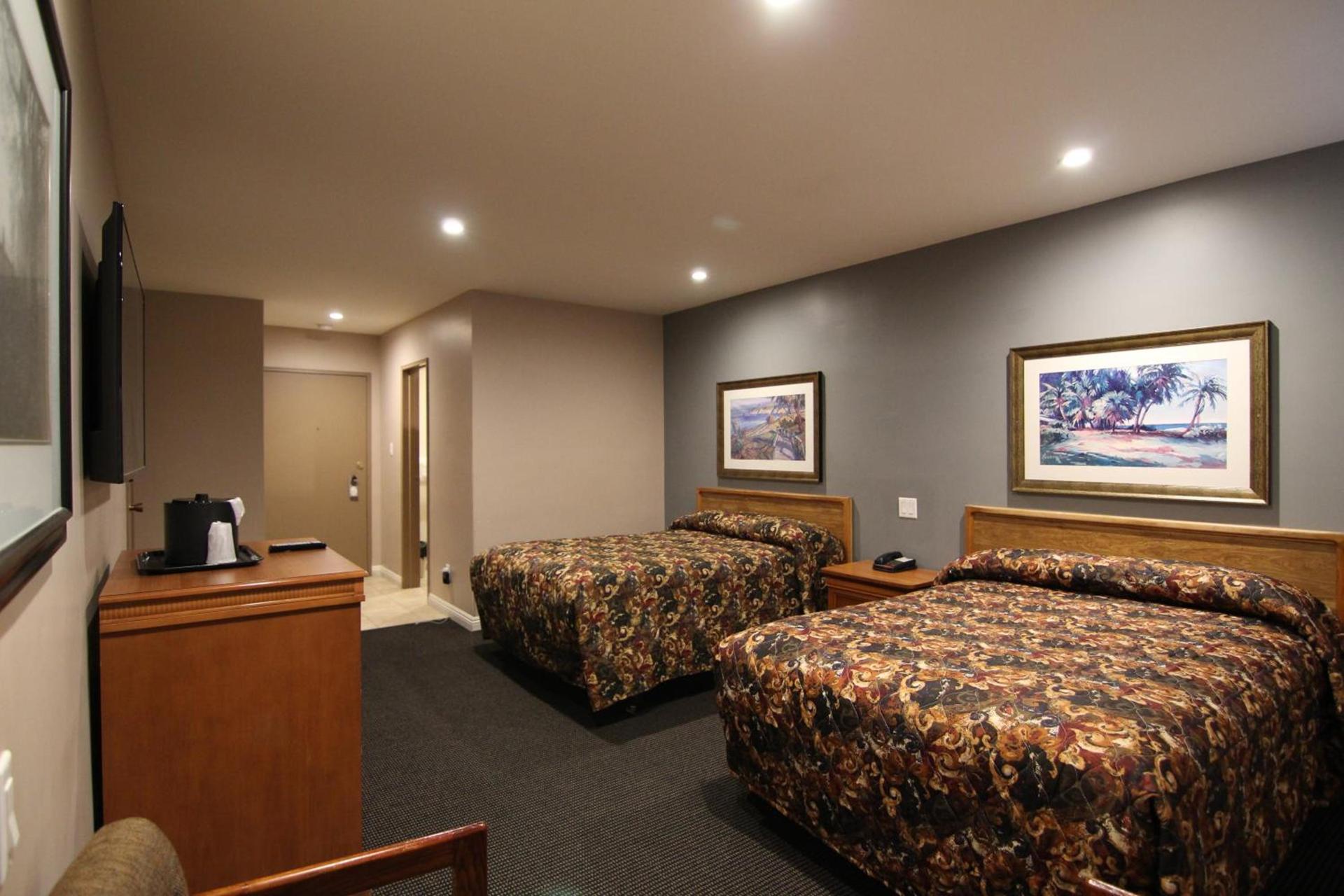 Dunes Inn - Wilshire photo 13