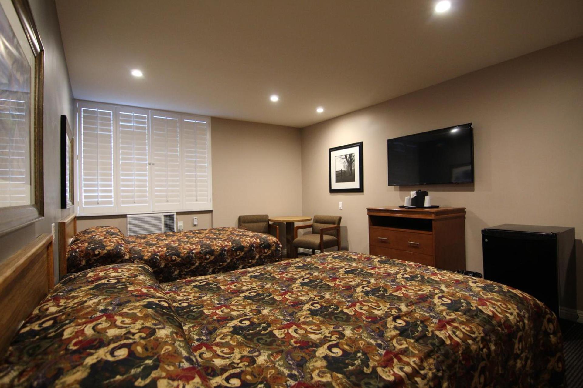 Dunes Inn - Wilshire photo 14