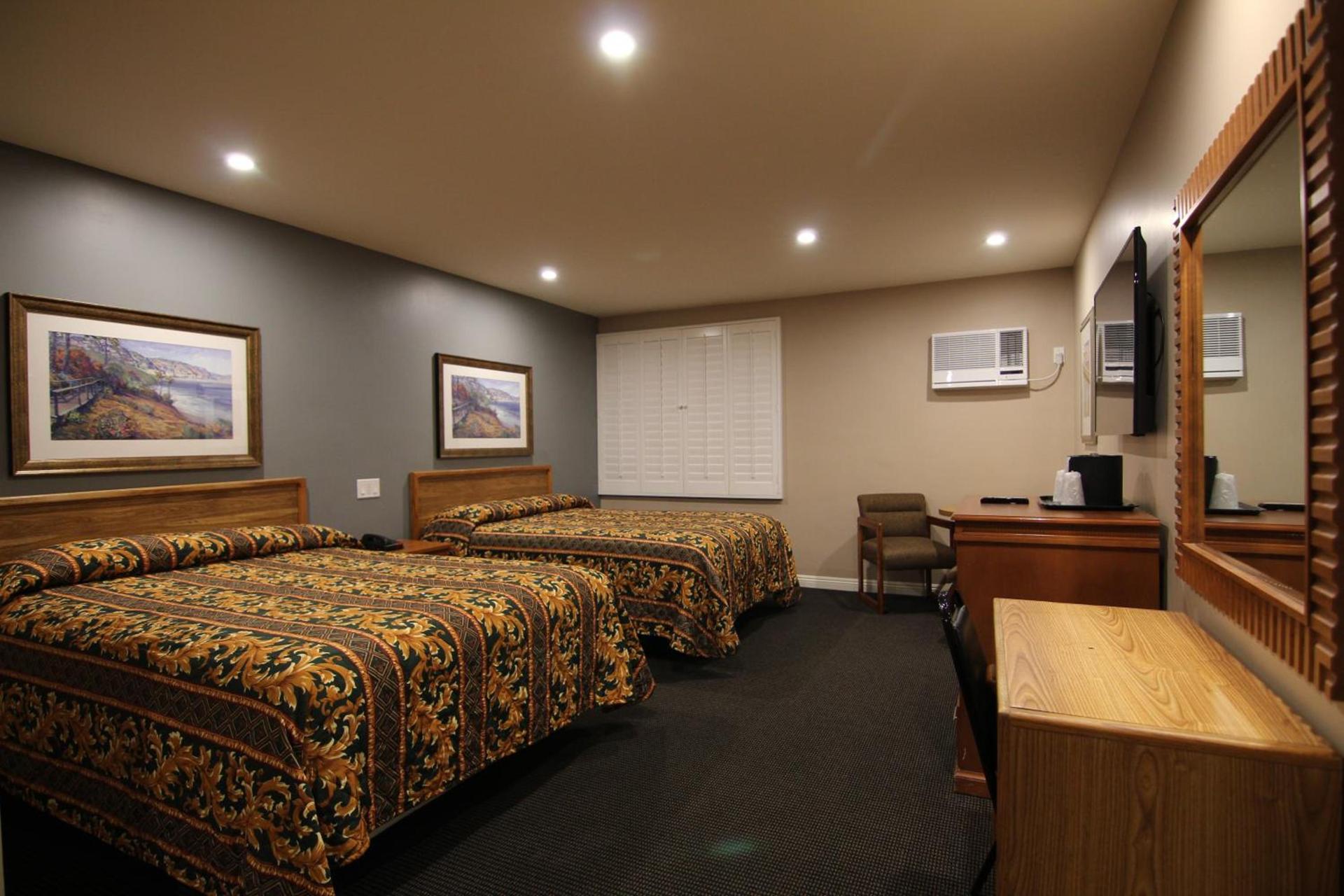 Dunes Inn - Wilshire photo 9