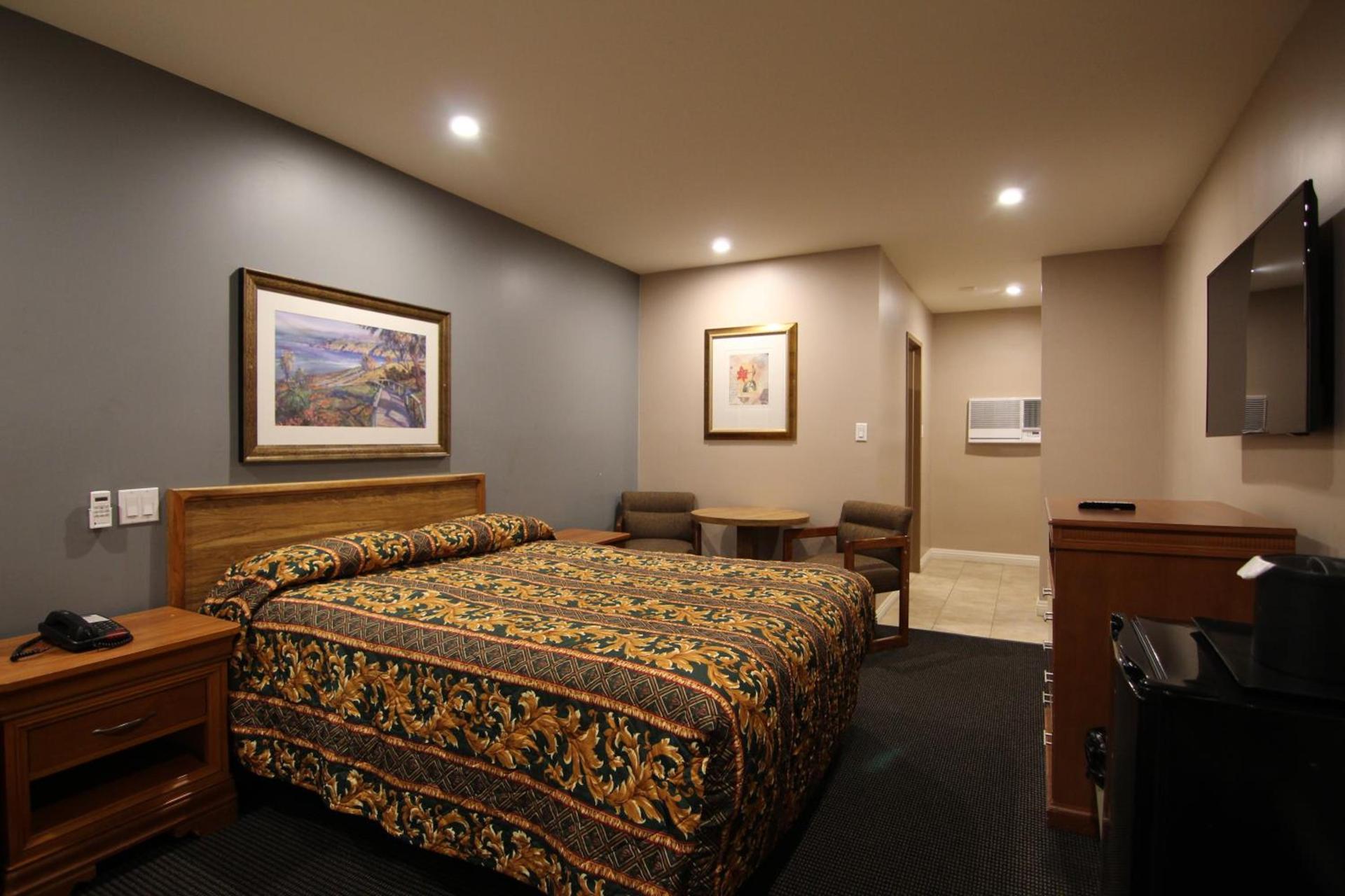 Dunes Inn - Wilshire photo 8
