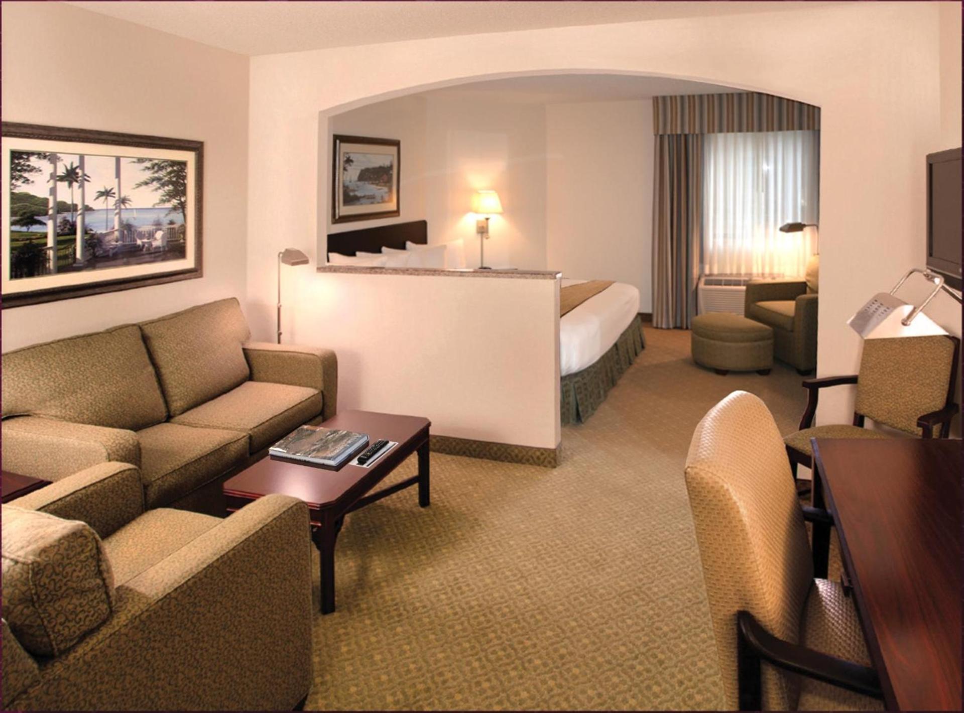 Ann Arbor Regent Hotel and Suites photo 2