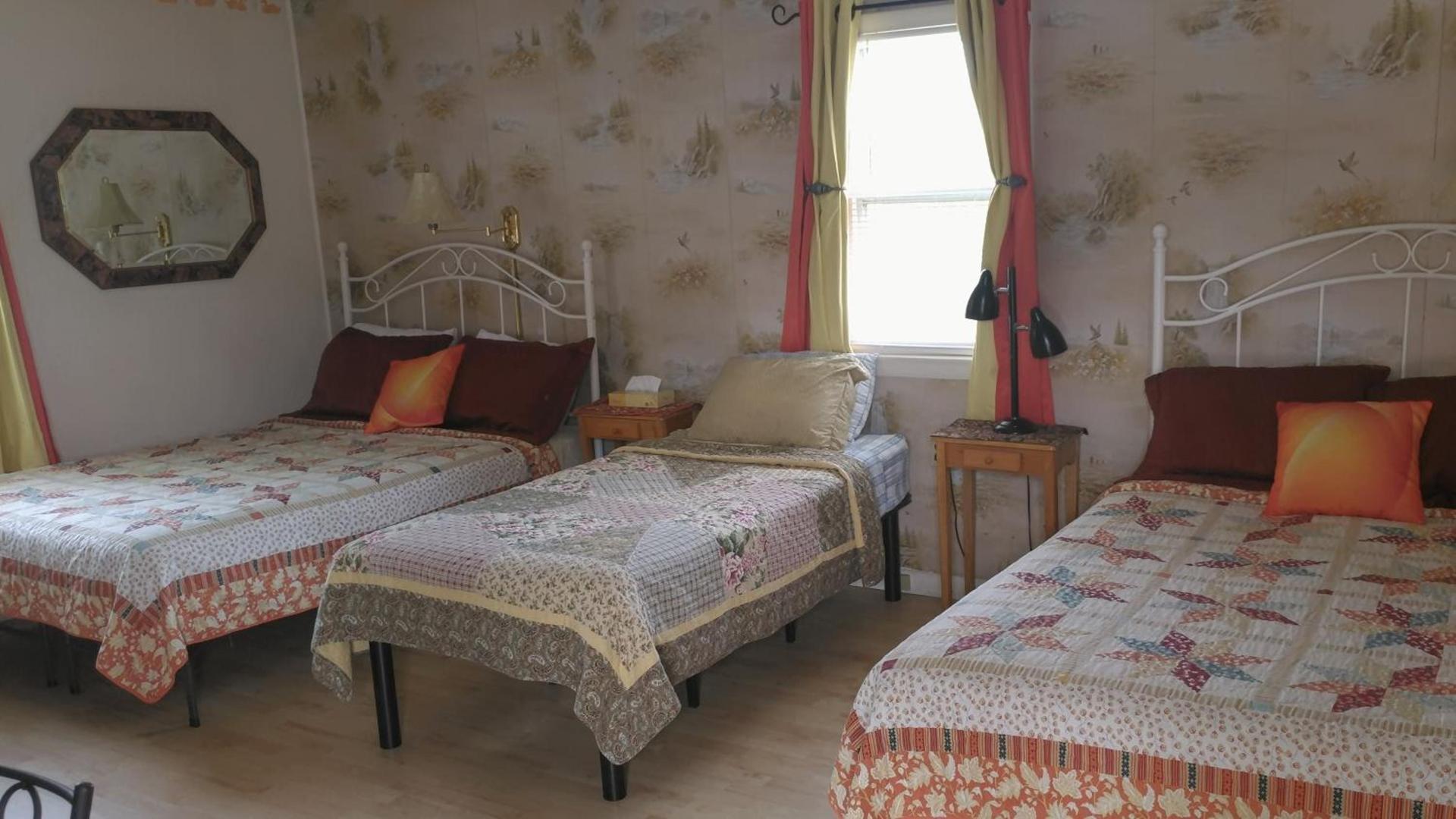 Midway Lodging photo 22