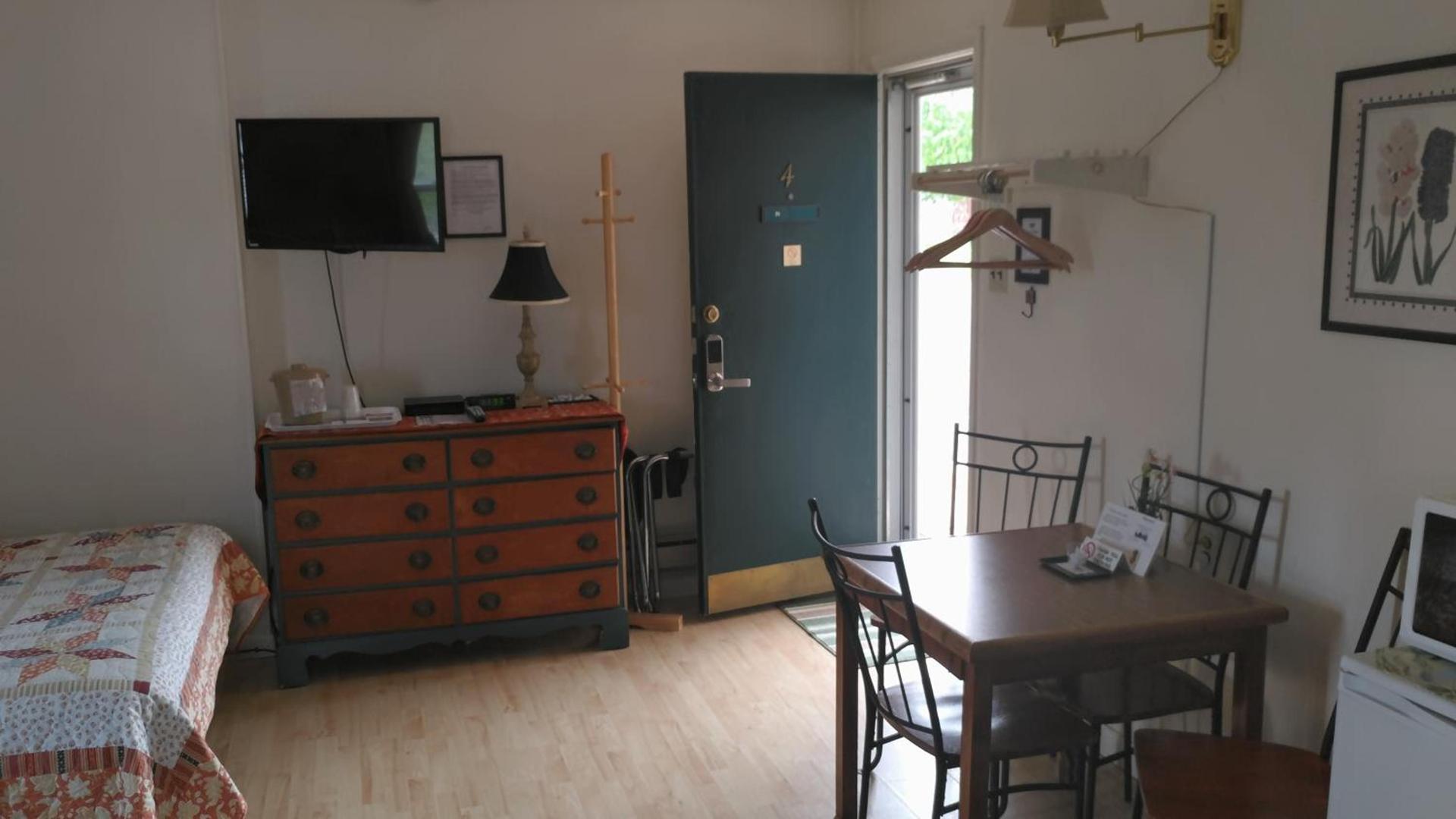 Midway Lodging photo 21