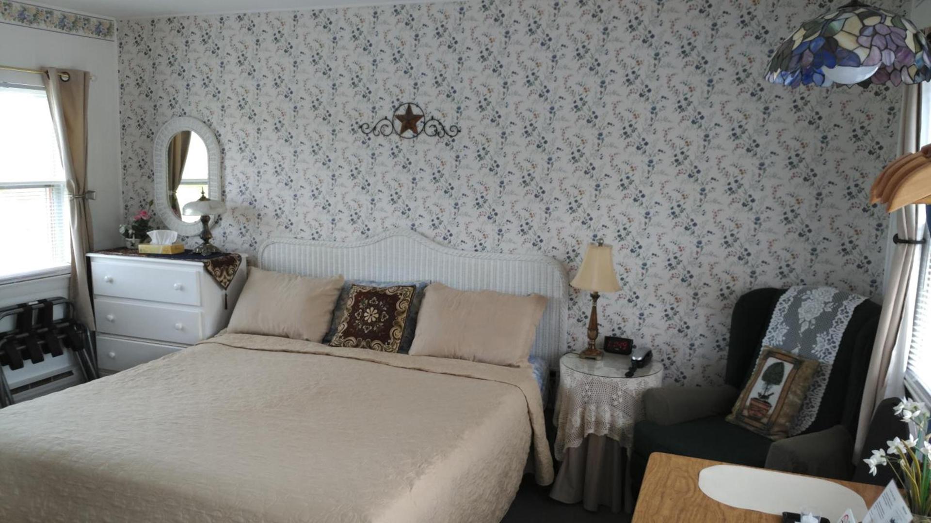 Midway Lodging photo 20