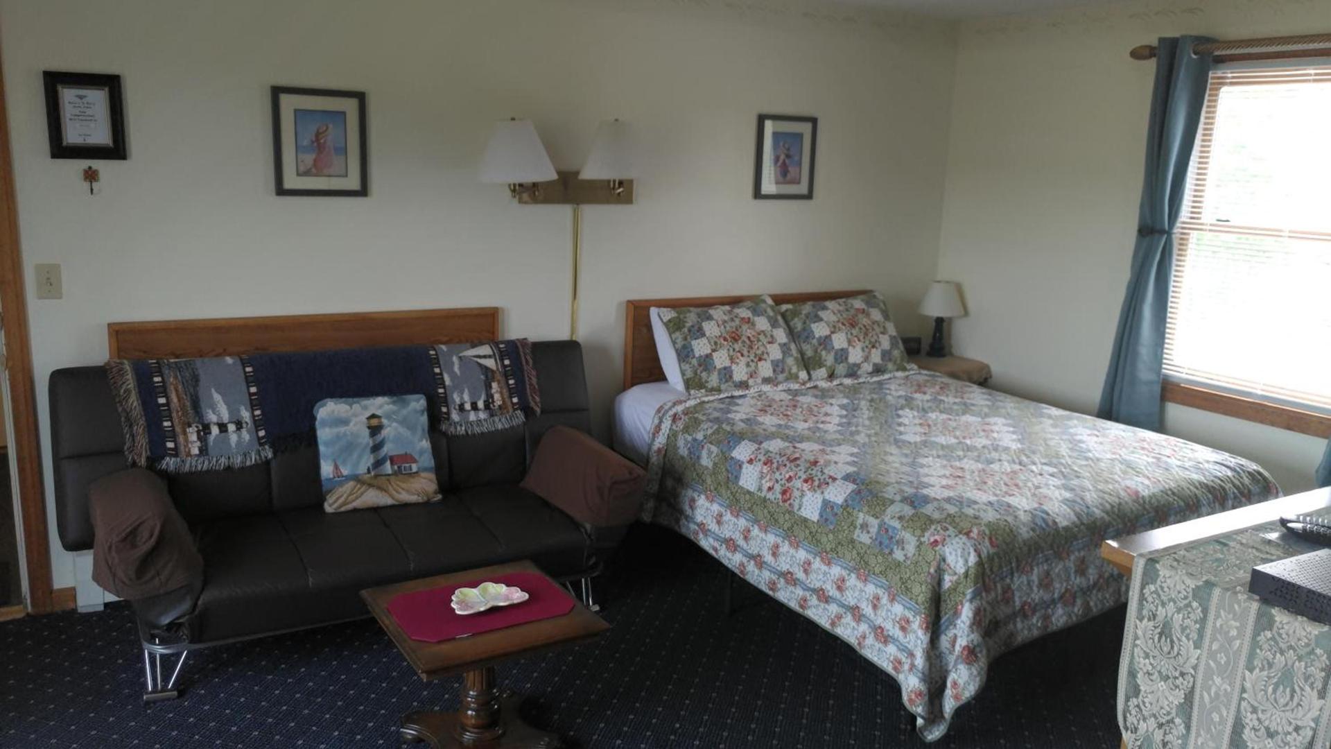 Midway Lodging photo 17