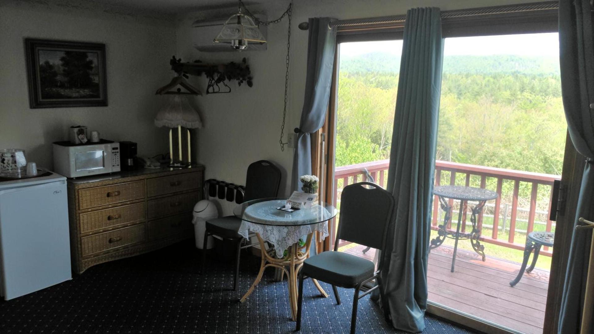 Midway Lodging photo 16