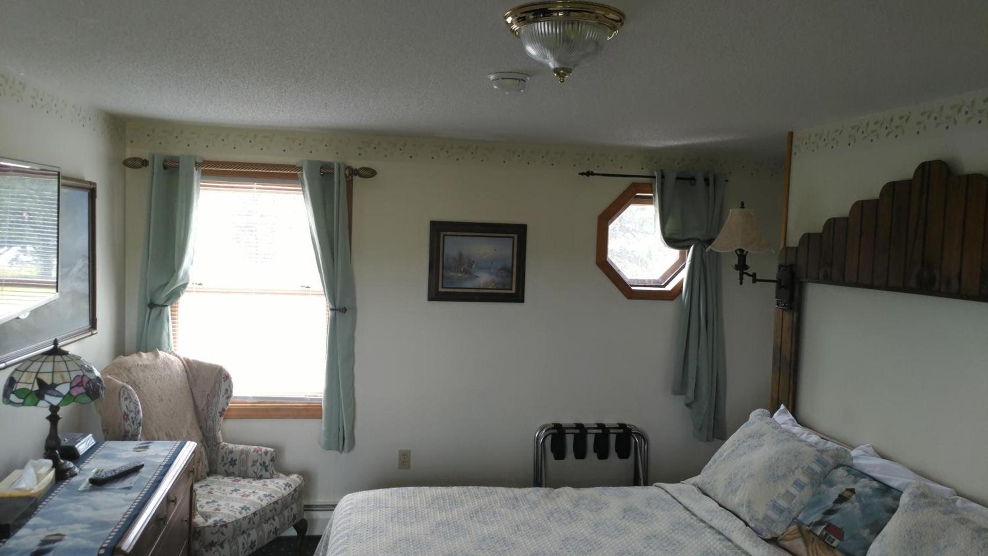 Midway Lodging photo 15